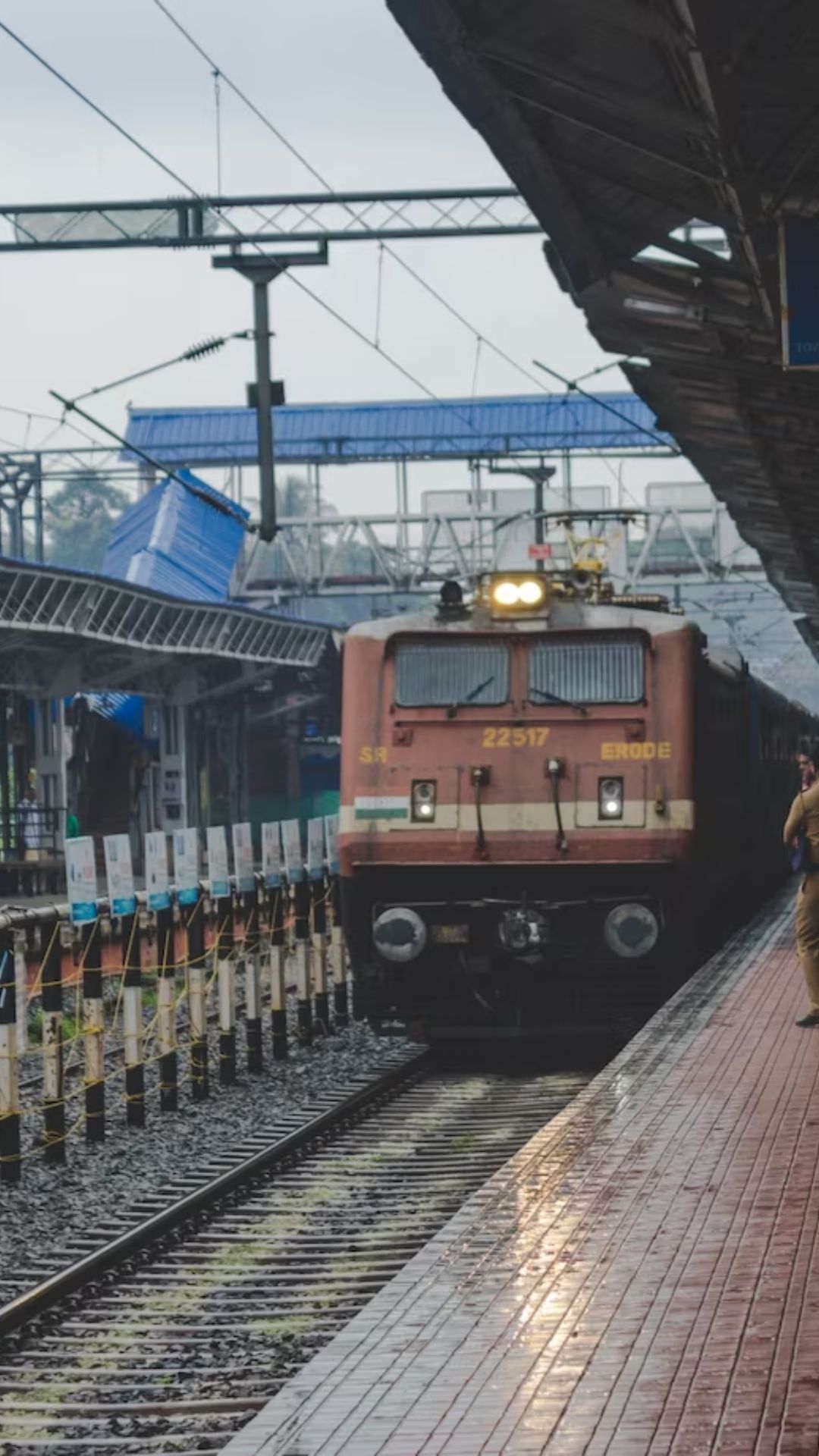 Indian Railway: कितने वोल्&zwj;ट पर दौड़ती है Train 