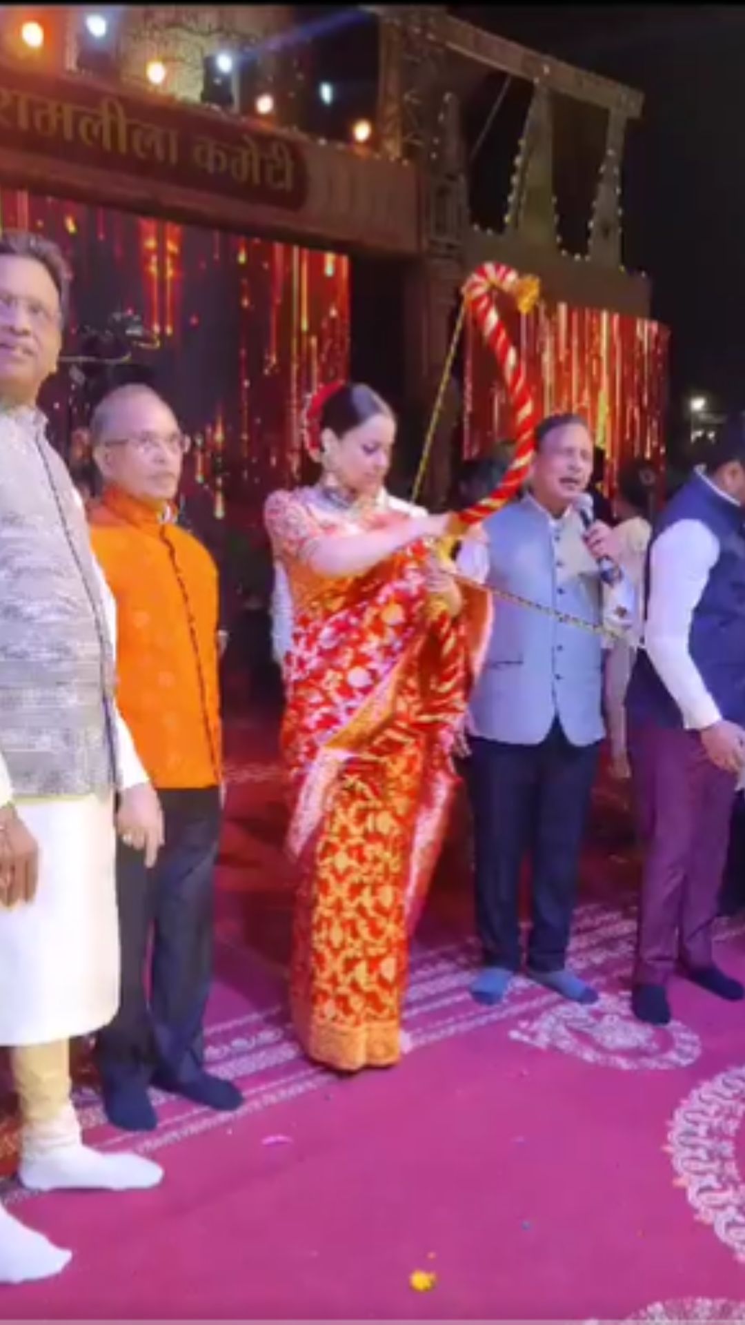 Kangana Ranaut Embarrassed During Raavan Dahan, Watch Video & Photos