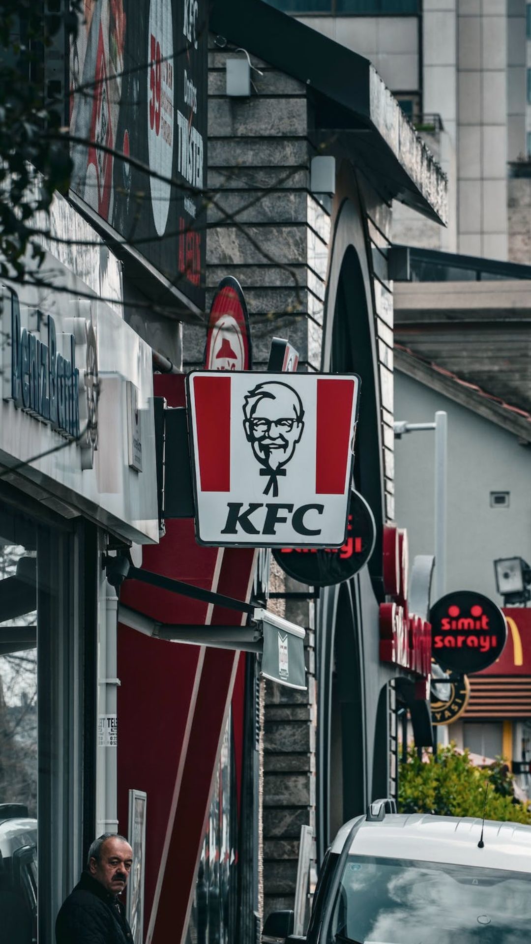 दुनियाभर के देशों में KFC के कितने रेस्टोरेंट हैं? चीन और पाकिस्तान का आंकड़ा चौंका देगा 