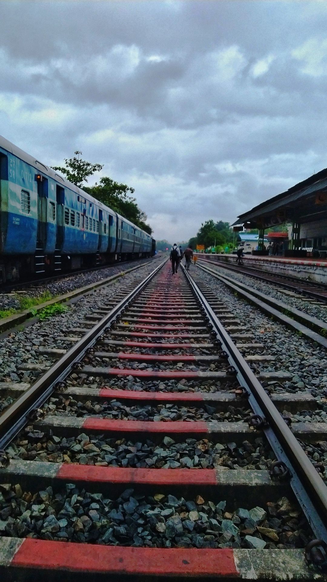 अनोखा रेलवे स्टेशन, लाइन लगती है राजस्&zwj;थान में तो टिकट मिलता है मध्य प्रदेश में 