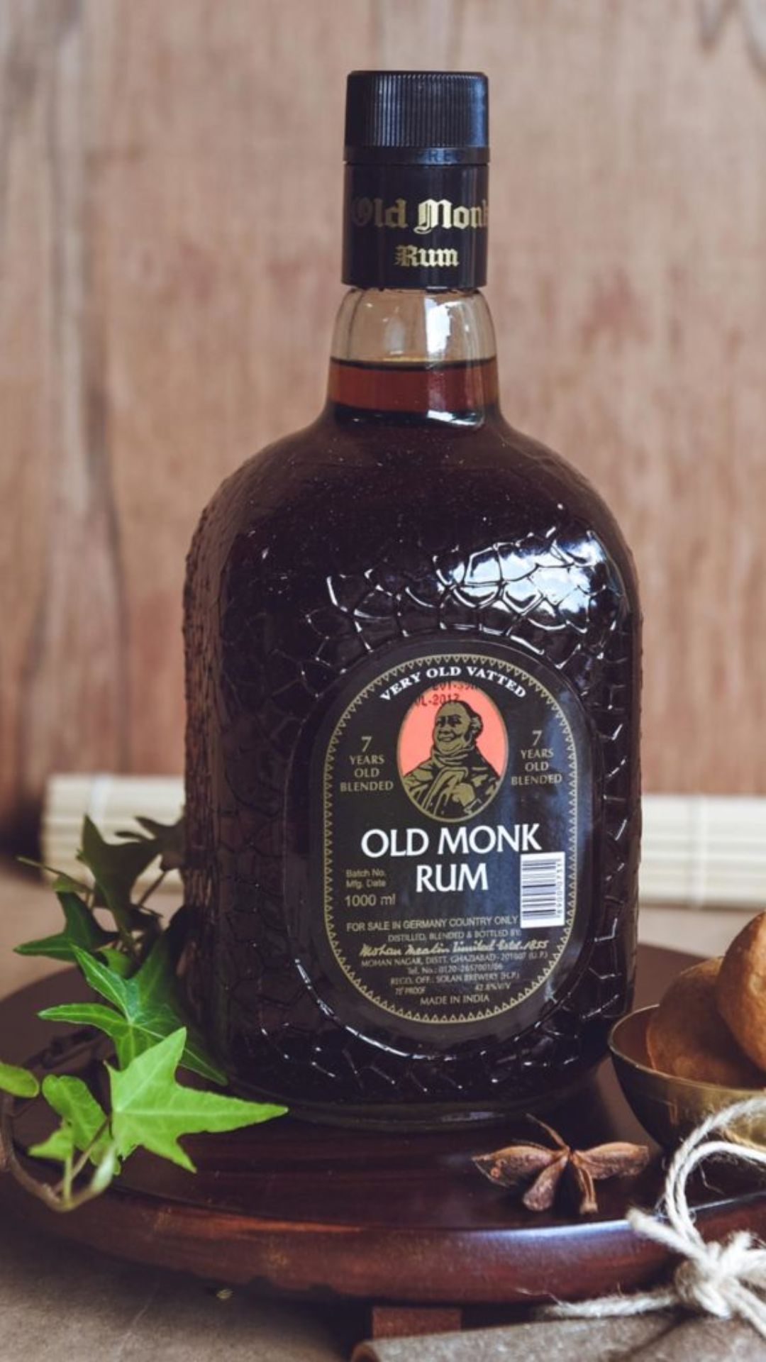 Old Monk Rum की बोतल पर बनी तस्वीर किस बुड्ढे की है?
