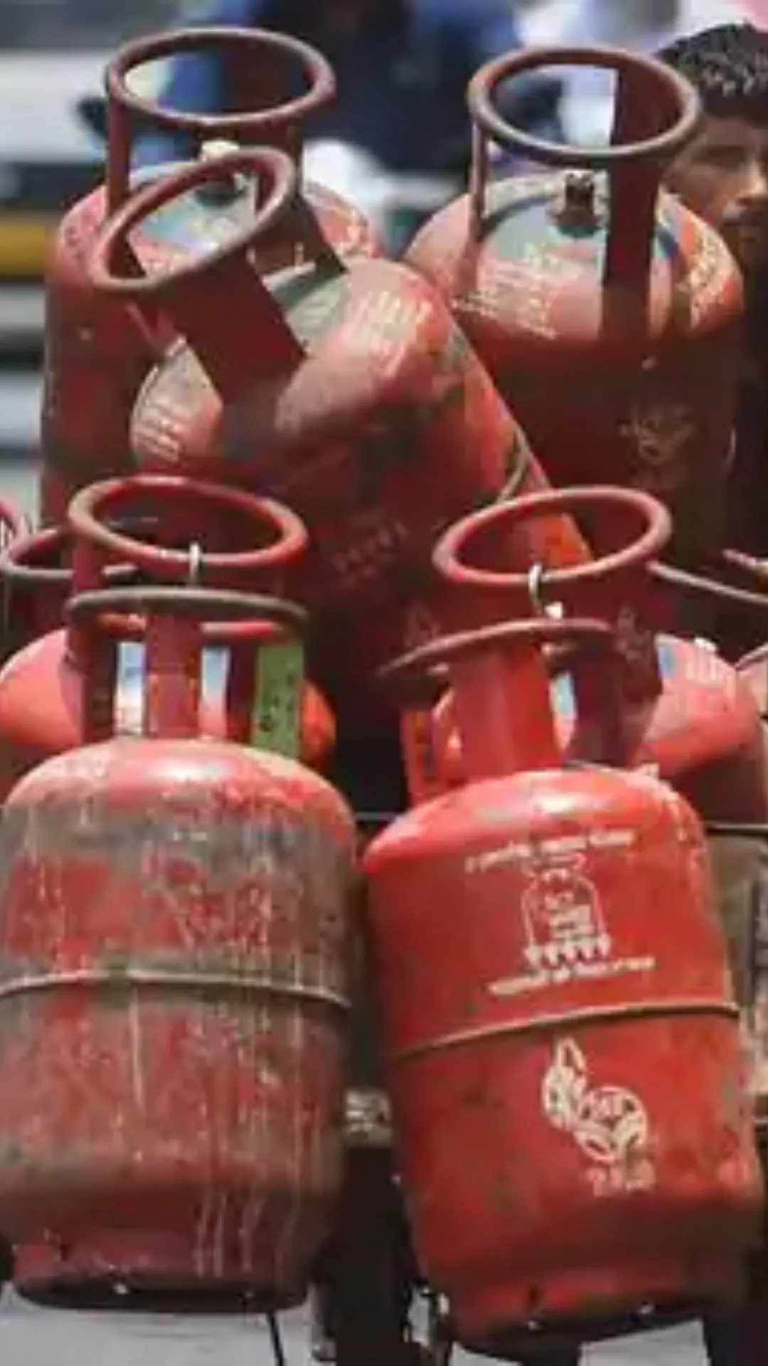 LPG सिलेंडर लाल रंग का ही क्यों होता है? दूसरे रंग का क्यों नहीं! 