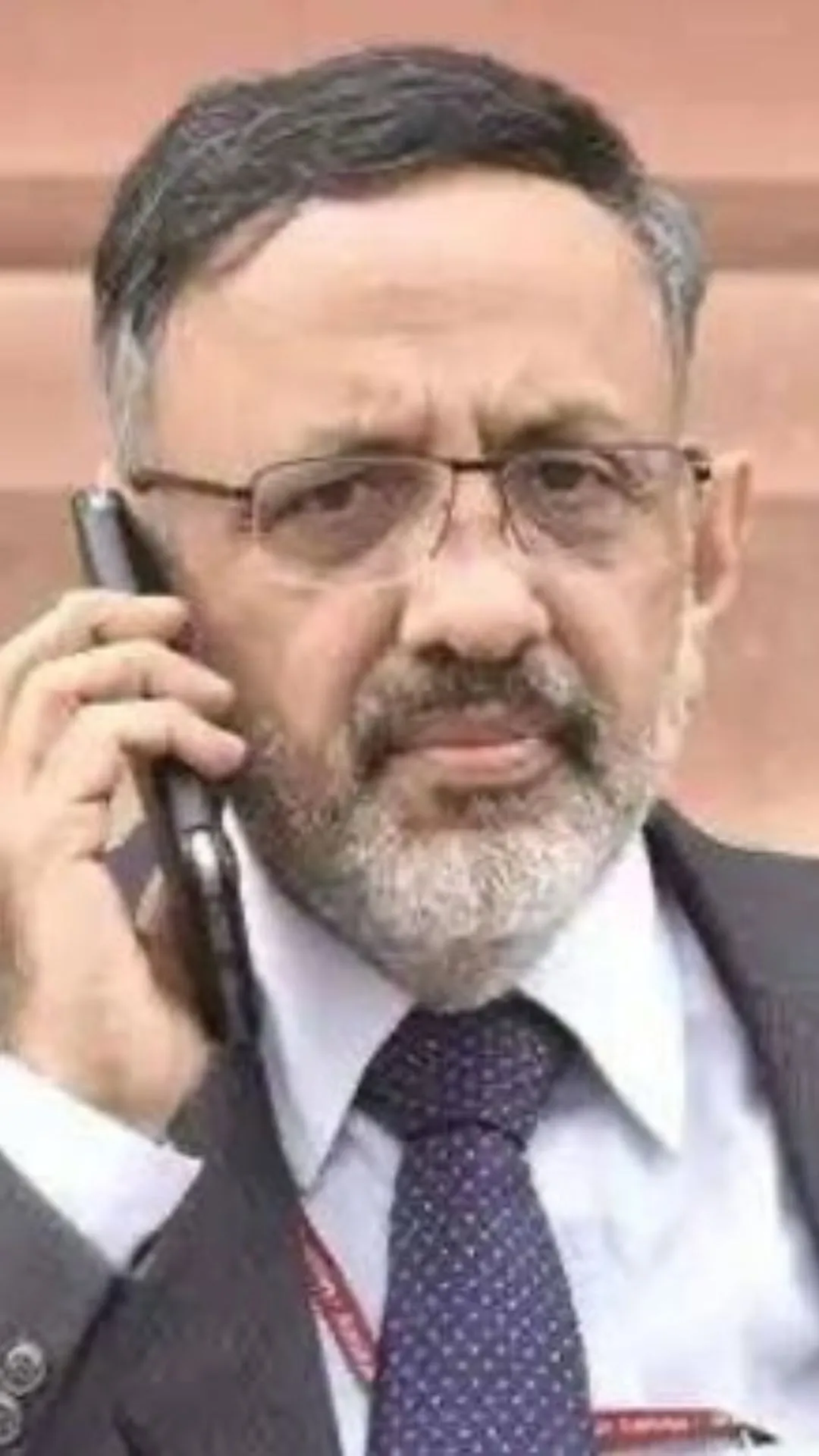 केंद्रीय मंत्री से भी ज्यादा सैलरी पाता है ये सरकारी अधिकारी, पावर के मामले में भी आगे