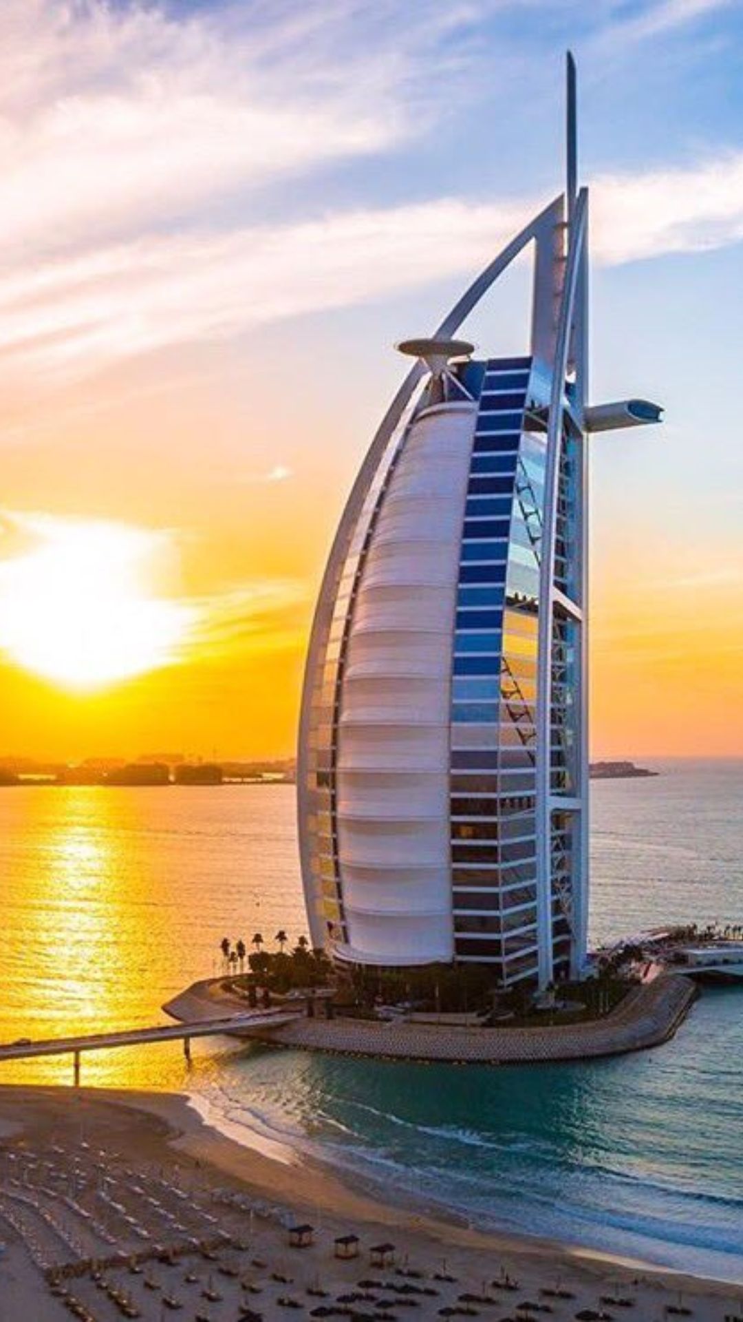 दुबई का सबसे महंगा होटल, एक रात के किराए में आ जाएगी लग्जरी कार