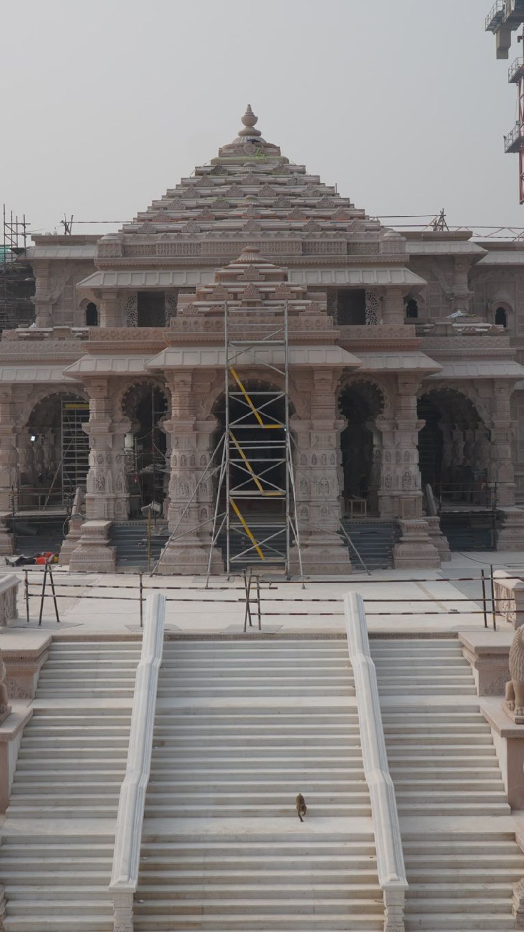 अयोध्या राम मंदिर में लगे सोने के दरवाजे, देखें तस्वीरें