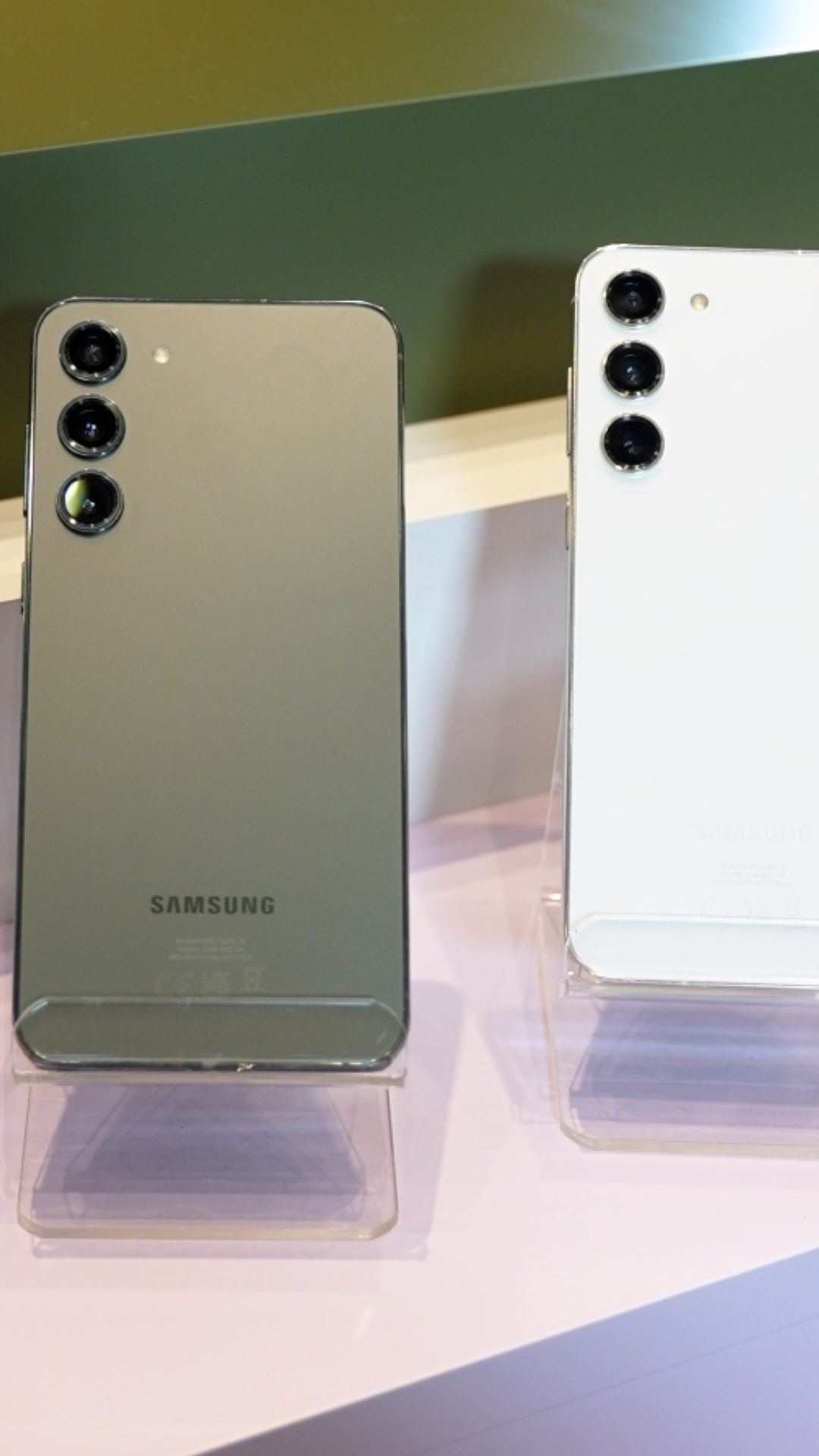 Samsung Galaxy S23 के दाम में भारी गिरावट, 35 हजार रुपये सस्ता मिल रहा है प्रीमियम फोन 