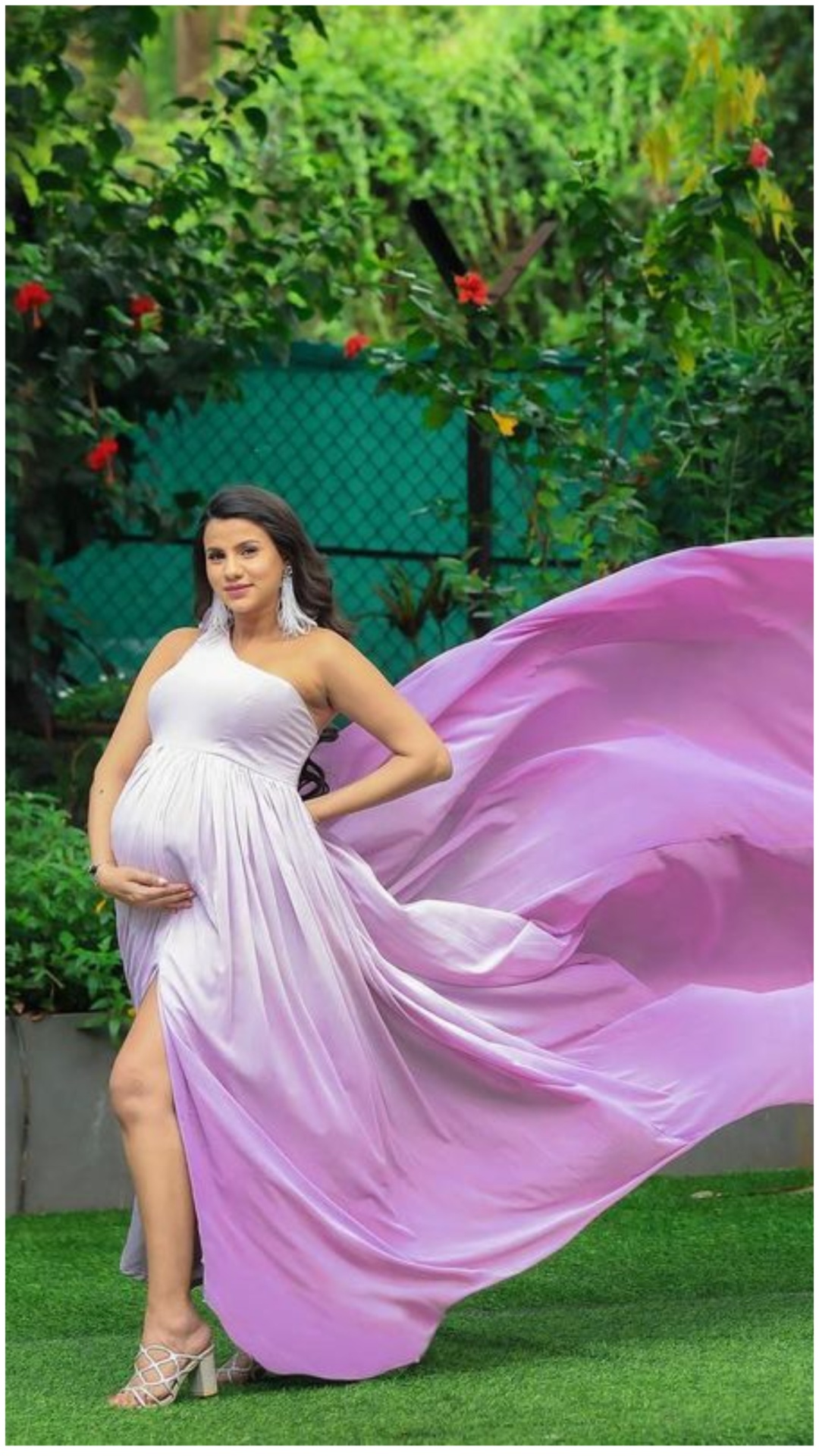 इस मशहूर एक्ट्रेस ने बेबी बंप के साथ तस्वीर शेयर कर कंफर्म की अपनी प्रेग्नेंसी 