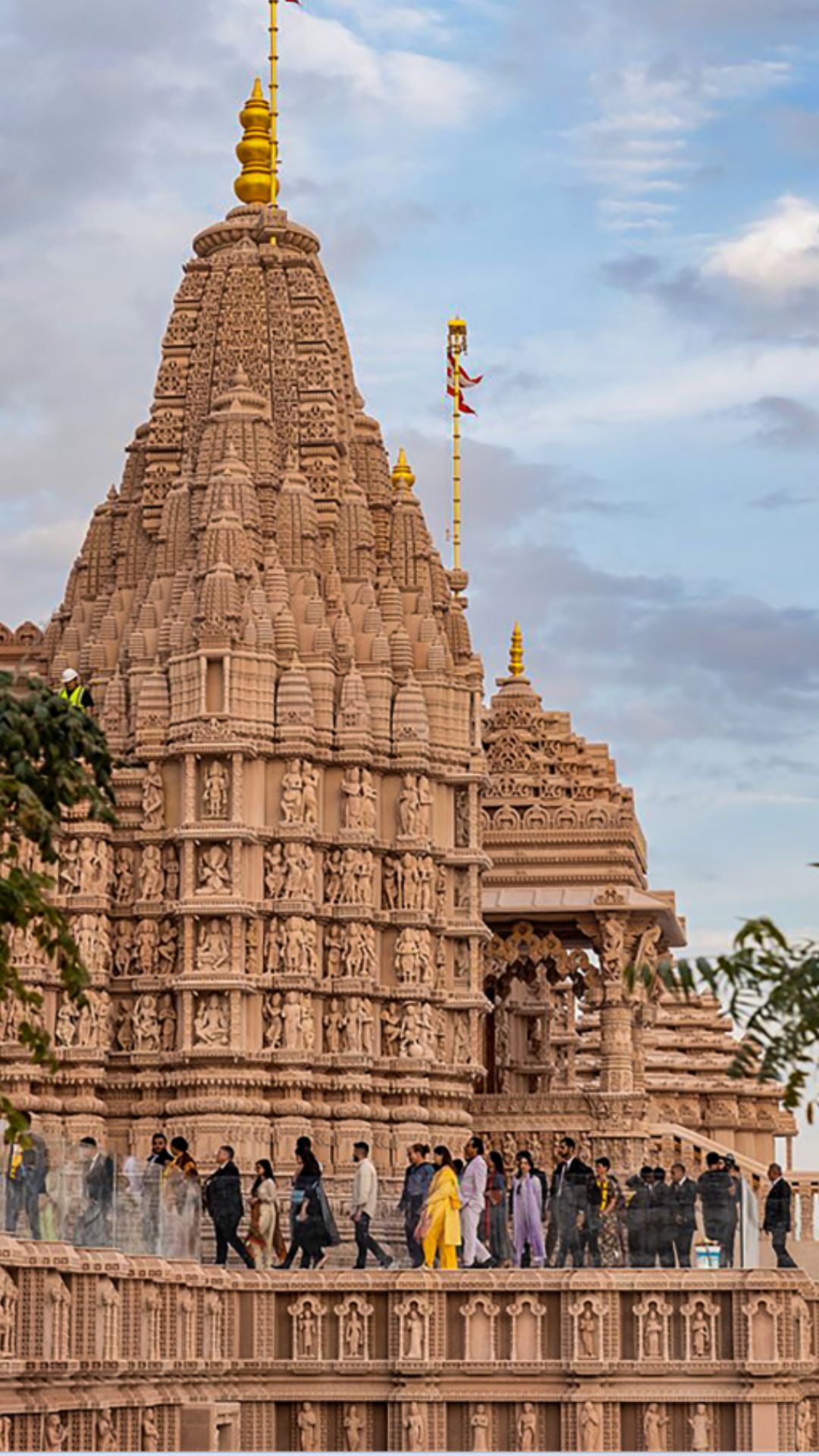 अबुधाबी में बना पहला हिंदू मंदिर, तस्वीरों में देखिए इसकी भव्यता