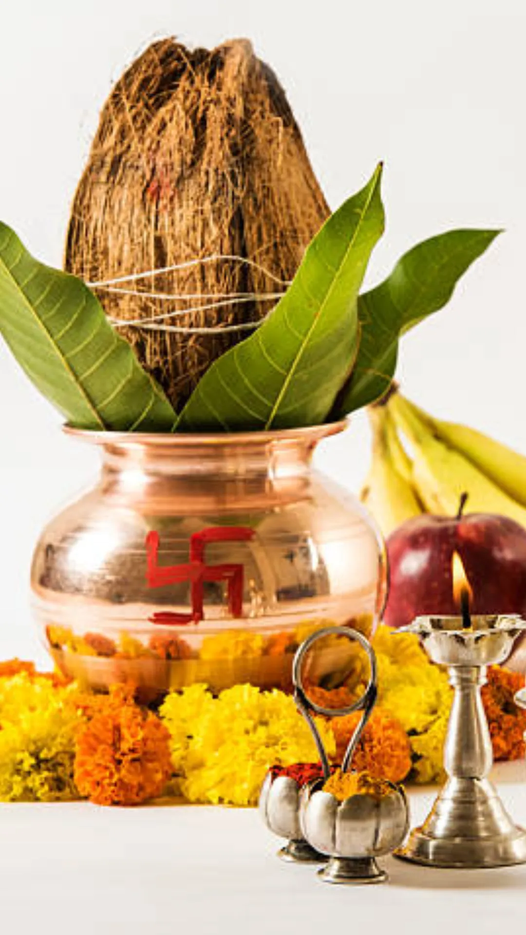 पूजा में चढ़ाए गए नारियल का क्या करना चाहिए?