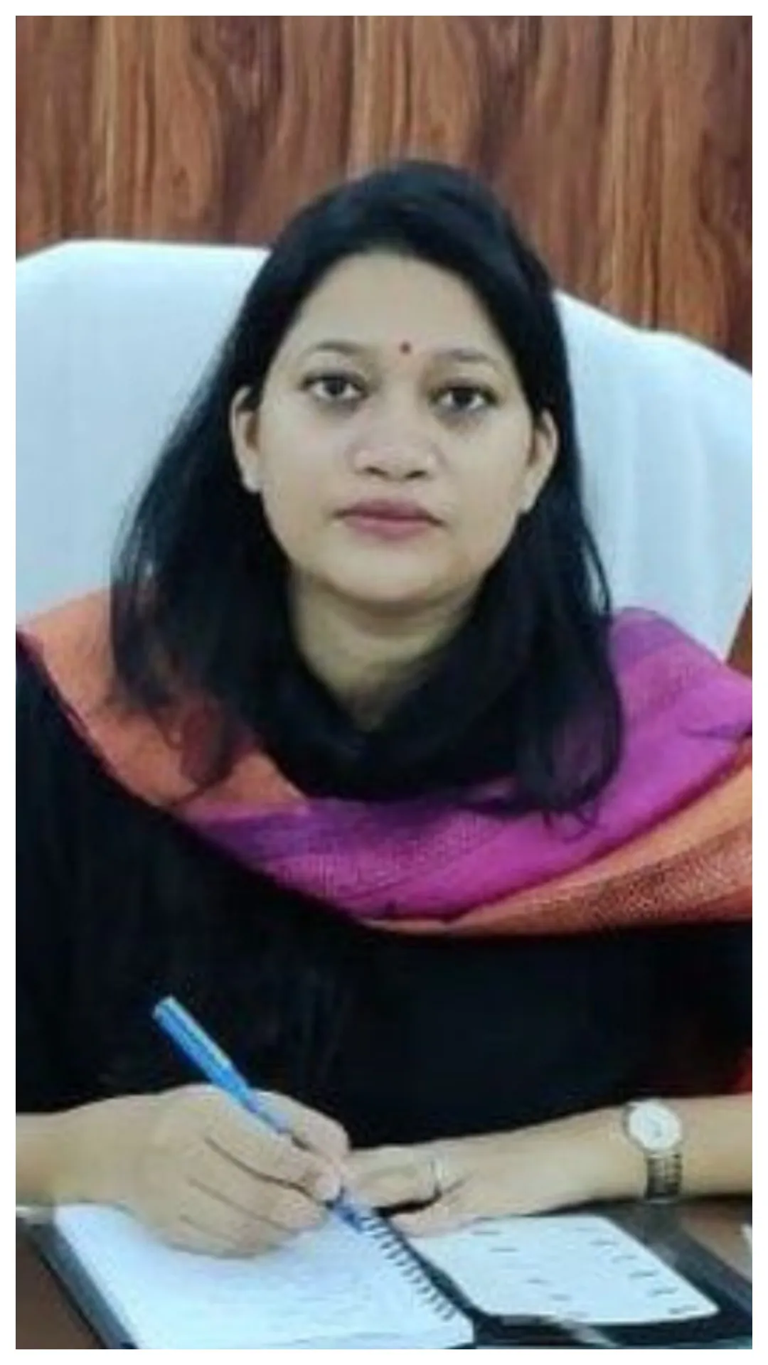 कौन हैं कांग्रेस के गढ़ रायबरेली की डीएम?
