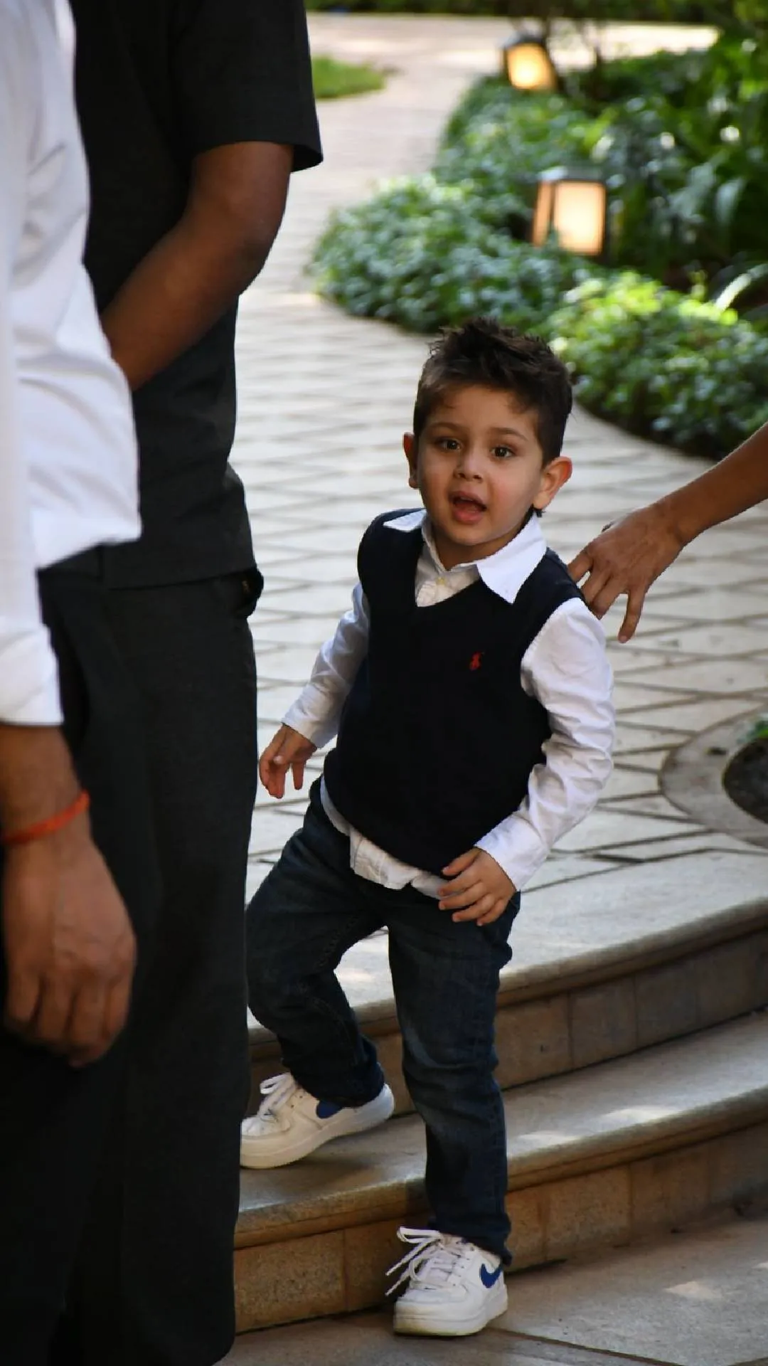 करीना कपूर के बेटे जेह की बर्थडे पार्टी में खिलखिलाती दिखीं राहा, स्कूल यूनिफॉर्म में पहुंचे तैमूर