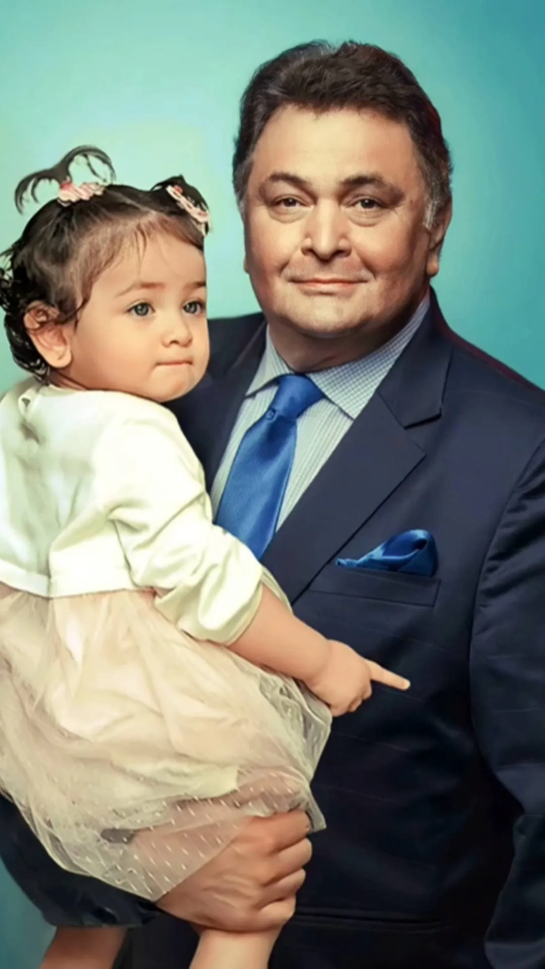 फिर ऋषि कपूर की गोद में दिखी रणबीर कपूर की लाडली, फैंस पूछ रहे- आखिर कैसे?