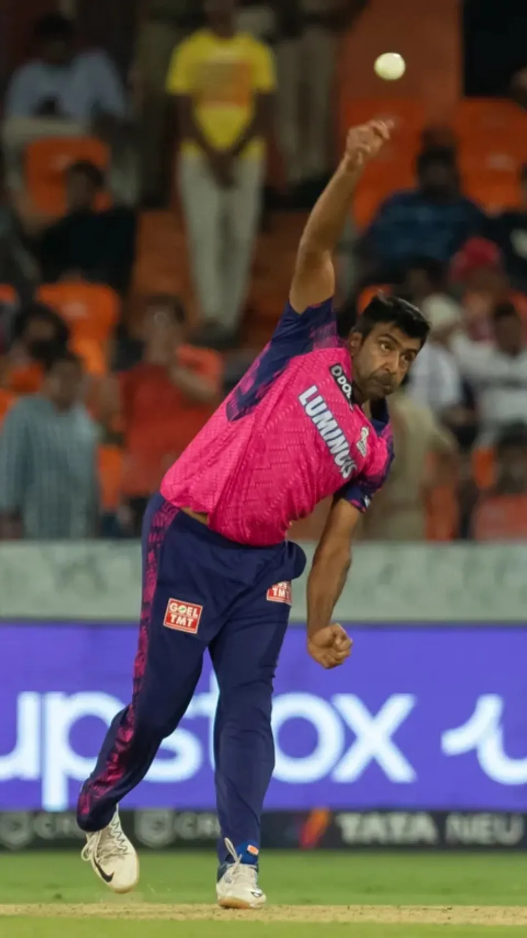 IPL के इतिहास में सबसे ज्यादा छक्के खाने वाले गेंदबाज, TOP-10 में कई स्टार शामिल