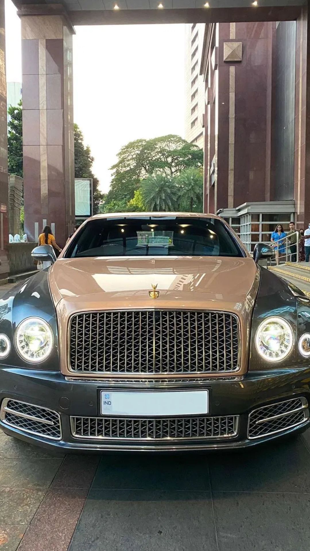 अंबानी-अडानी नहीं बल्कि इस शख्स के पास है भारत की सबसे महंगी कार