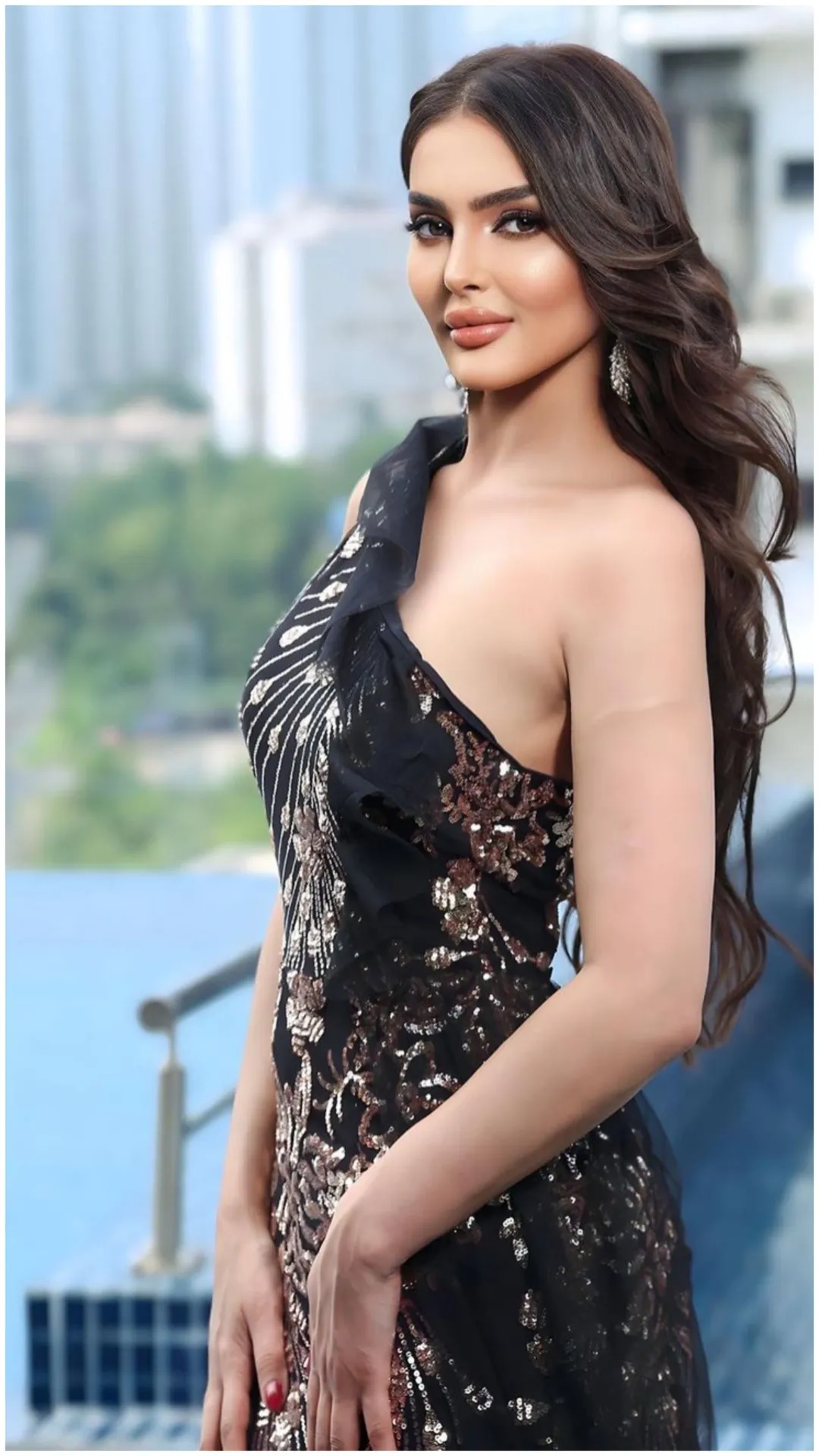खूबसूरती ऐसी की नजर ही न हटा पाओ, मिस यूनिवर्स के इतिहास में पहली बार साउदी अरब की ये मॉडल लेंगी हिस्सा