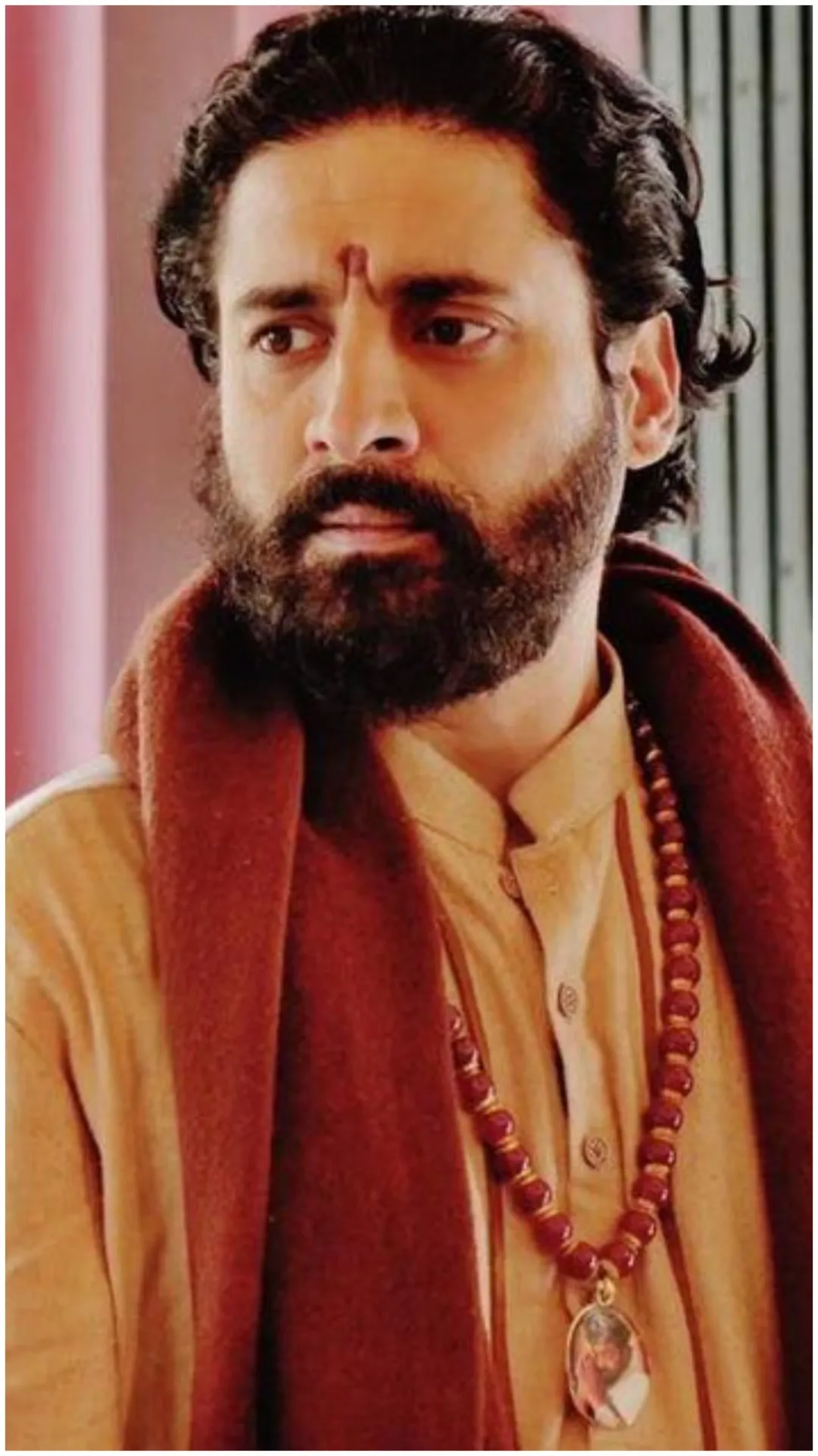 'आश्रम' के 'भोपा स्वामी' रियल में दिखते हैं गजब, एक्टर का डैशिंग लुक देख हो जाएंगे फिदा