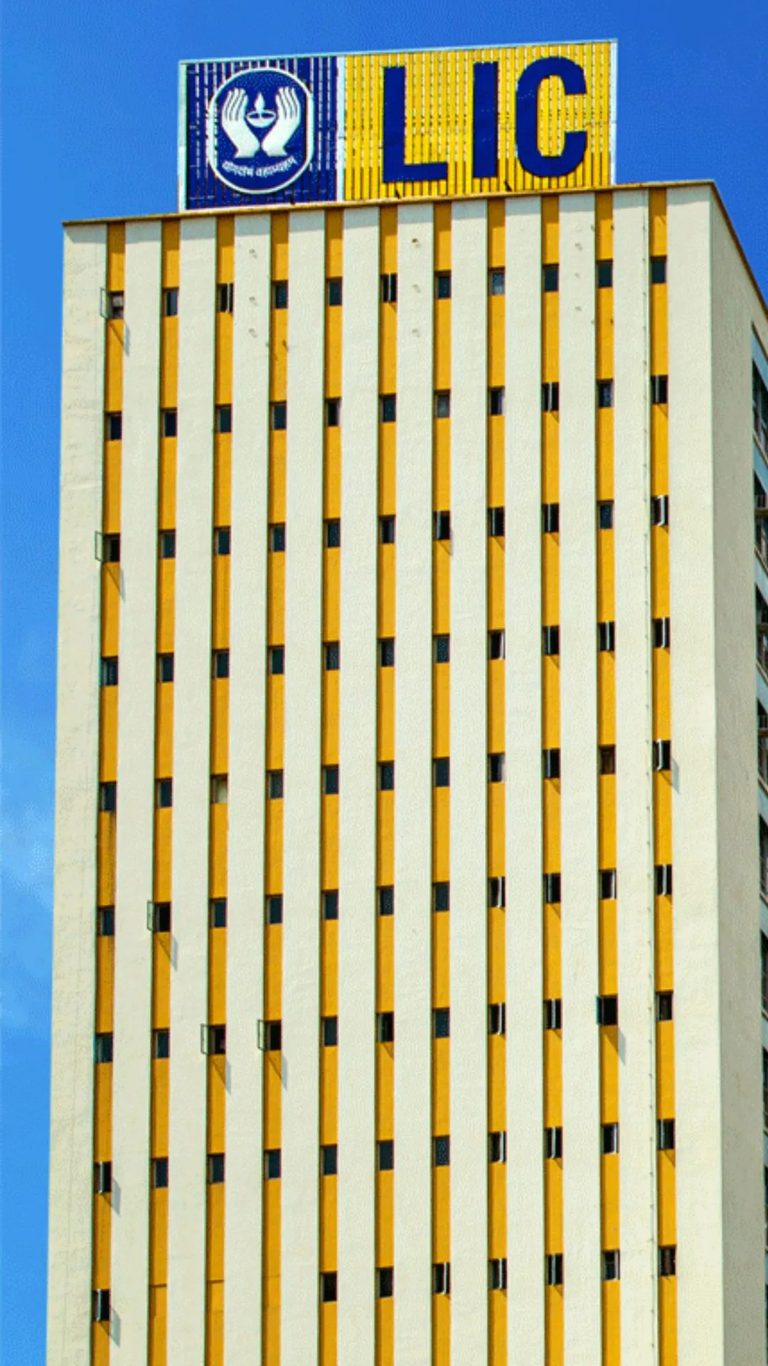 LIC के शेयर ने 1 वर्ष में कितना दिया रिटर्न?