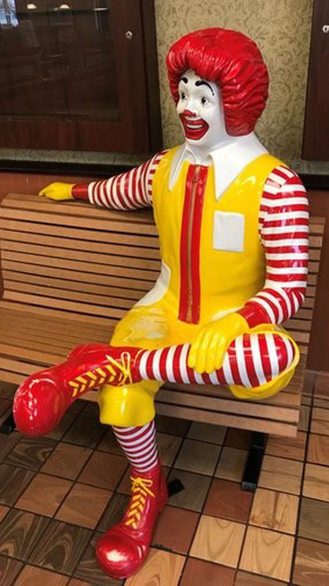 McDonald&rsquo;s में लगी ये जोकर की मूर्ति किसकी है