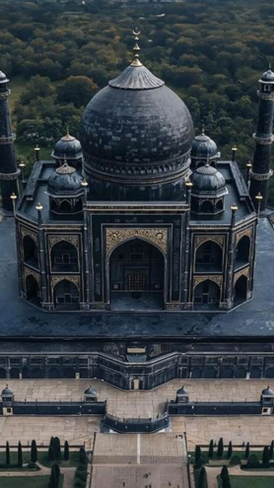 स्याह रंग में शाहजहां का ताज... AI ने बनाई स्मारक की अकल्पनीय तस्वीरें