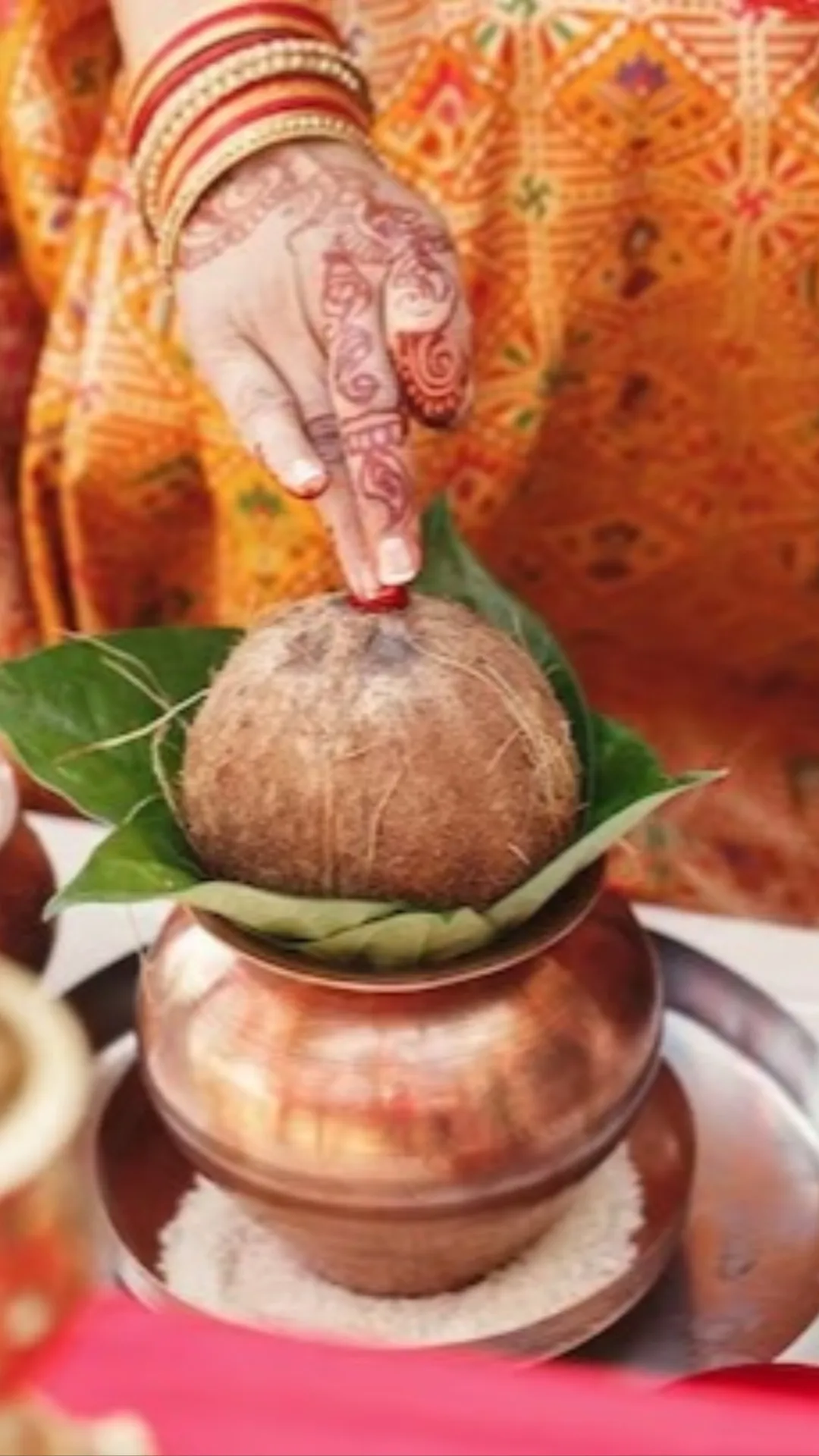 कलश माता रानी के बाएं या दाएं किस तरफ होना चाहिए?