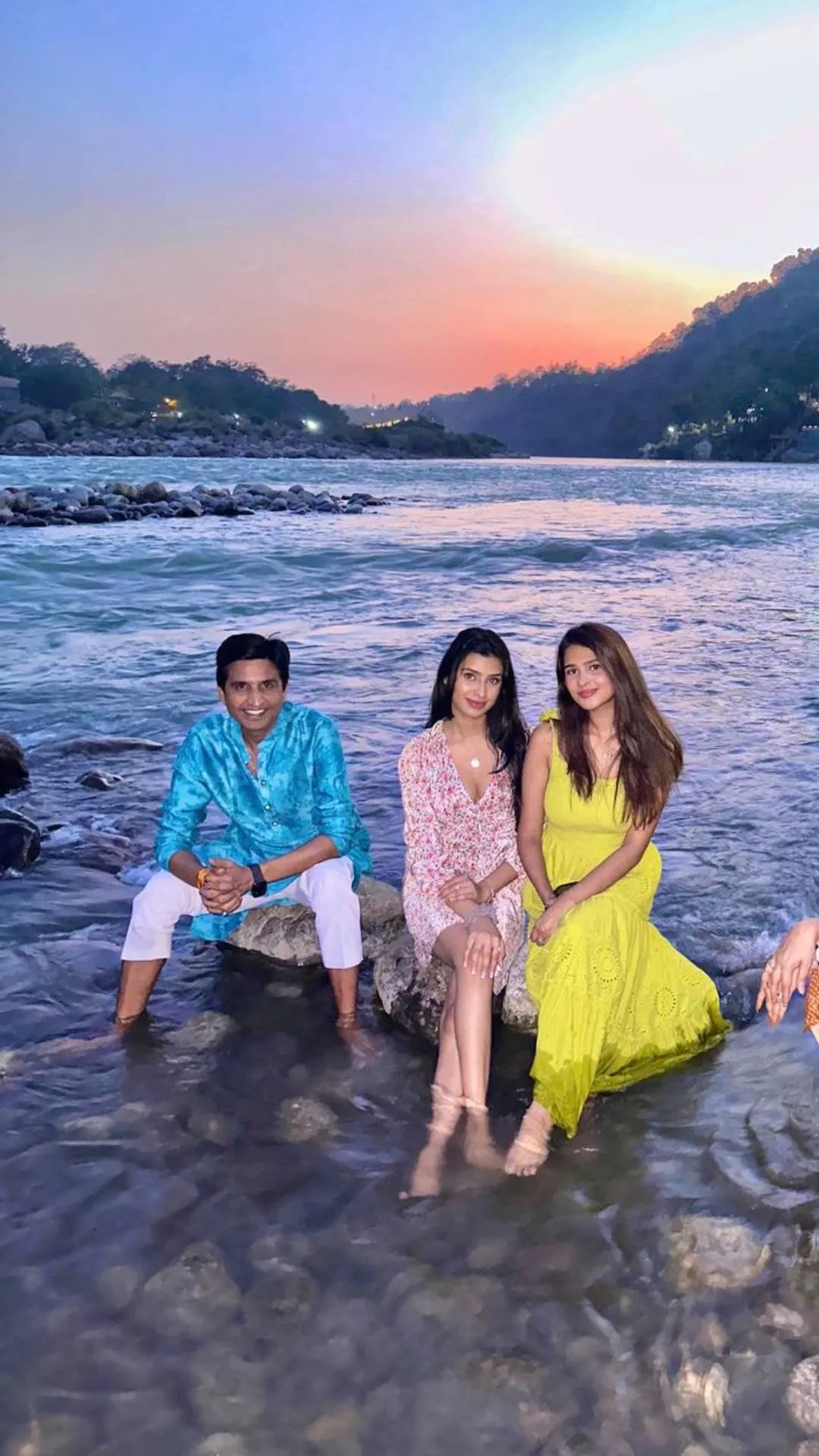 क्या करती हैं कुमार विश्वास की बेटियां? खूबसूरती में बॉलीवुड हसीनाएं भी फेल