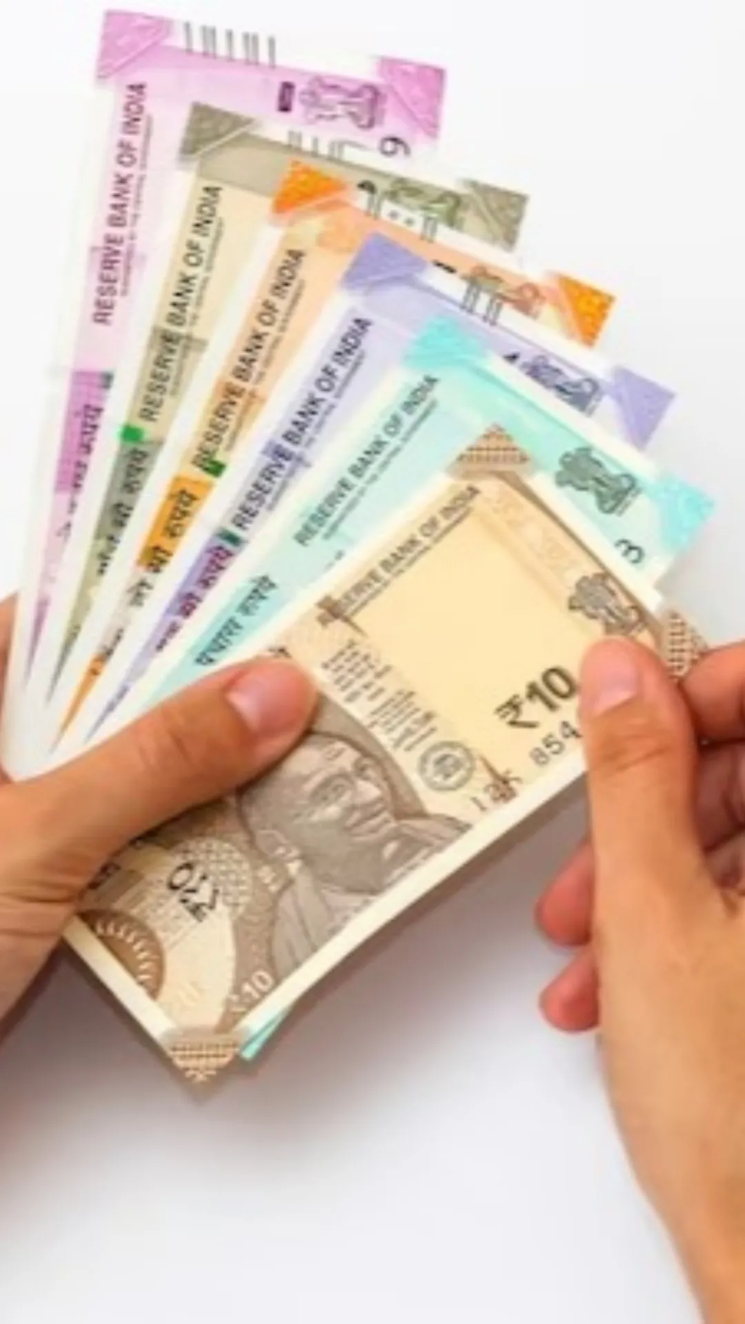 अगर हाथ में नहीं टिकते हैं पैसे तो जरूर अपनाएं ये उपाय
