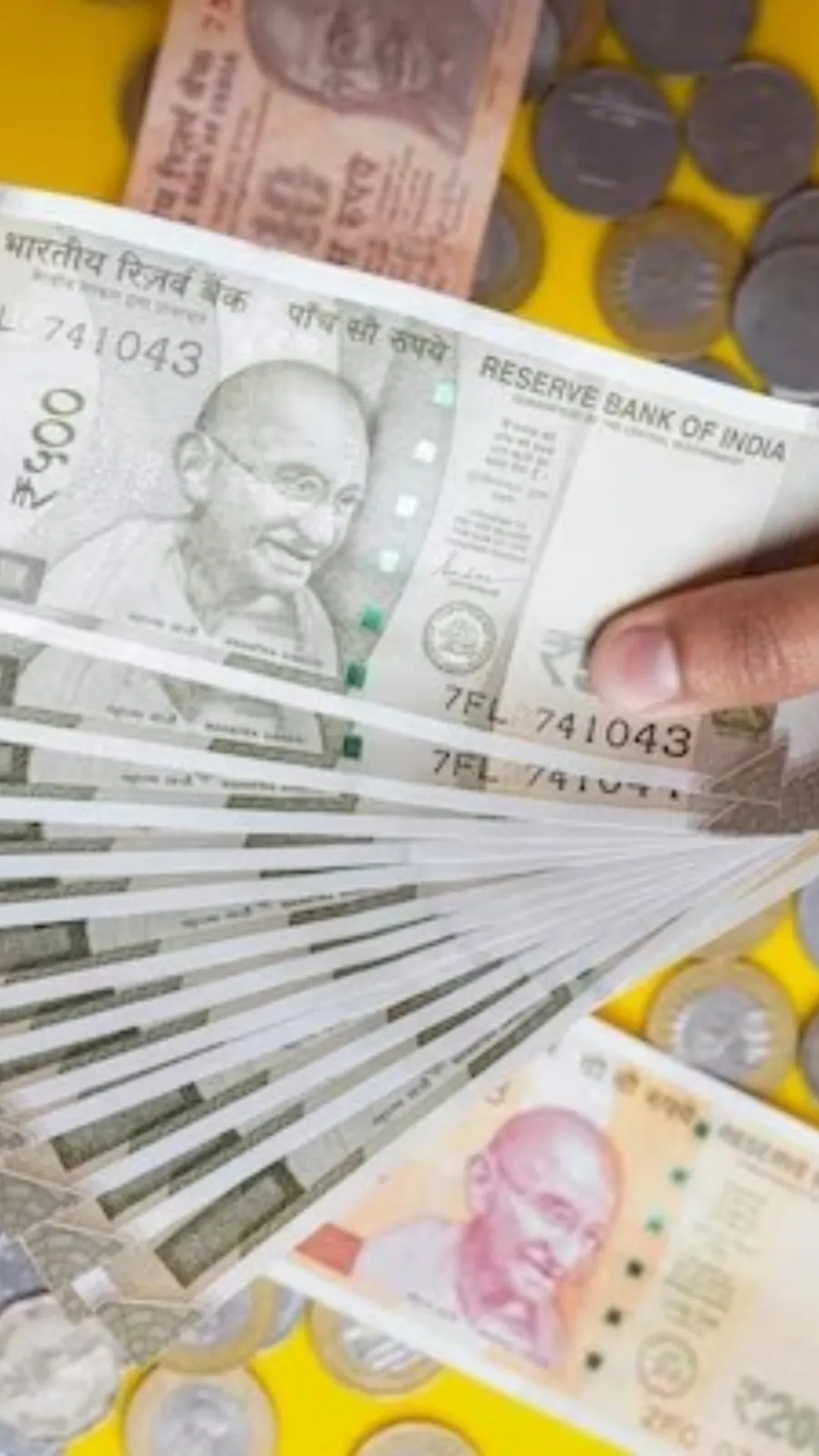 इन कारणों से होती है पैसों की कमी, तुरंत पा लीजिए इनसे छुटकारा