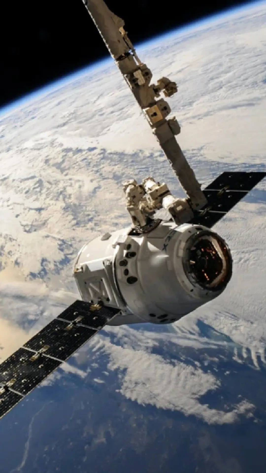 अंतरिक्ष में घूमने वाले सैटेलाइट की कितनी होती है स्पीड? सबसे फास्ट बुलेट ट्रेन भी है फेल