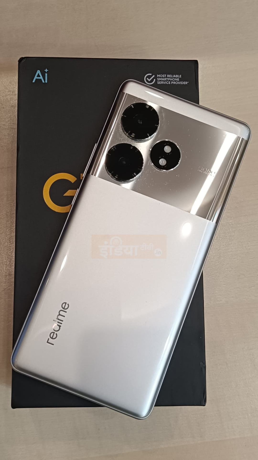 Realme GT 6T First look: रियलमी के इस फोन में तगड़े हैं फीचर्स, कीमत बेहद कम