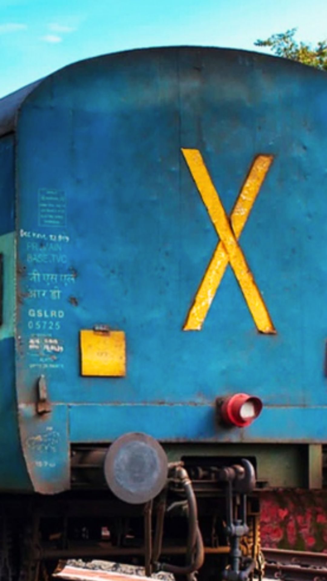 Train के आखिरी कोच पर क्यों बना होता है X निशान? 
