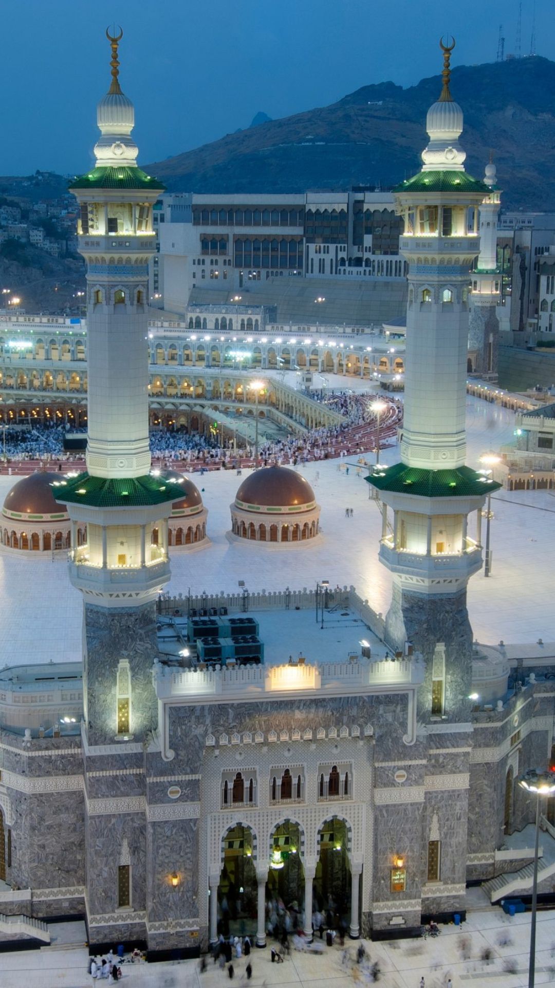 कहां है दुनिया की सबसे बड़ी मस्जिद, जान लीजिए 