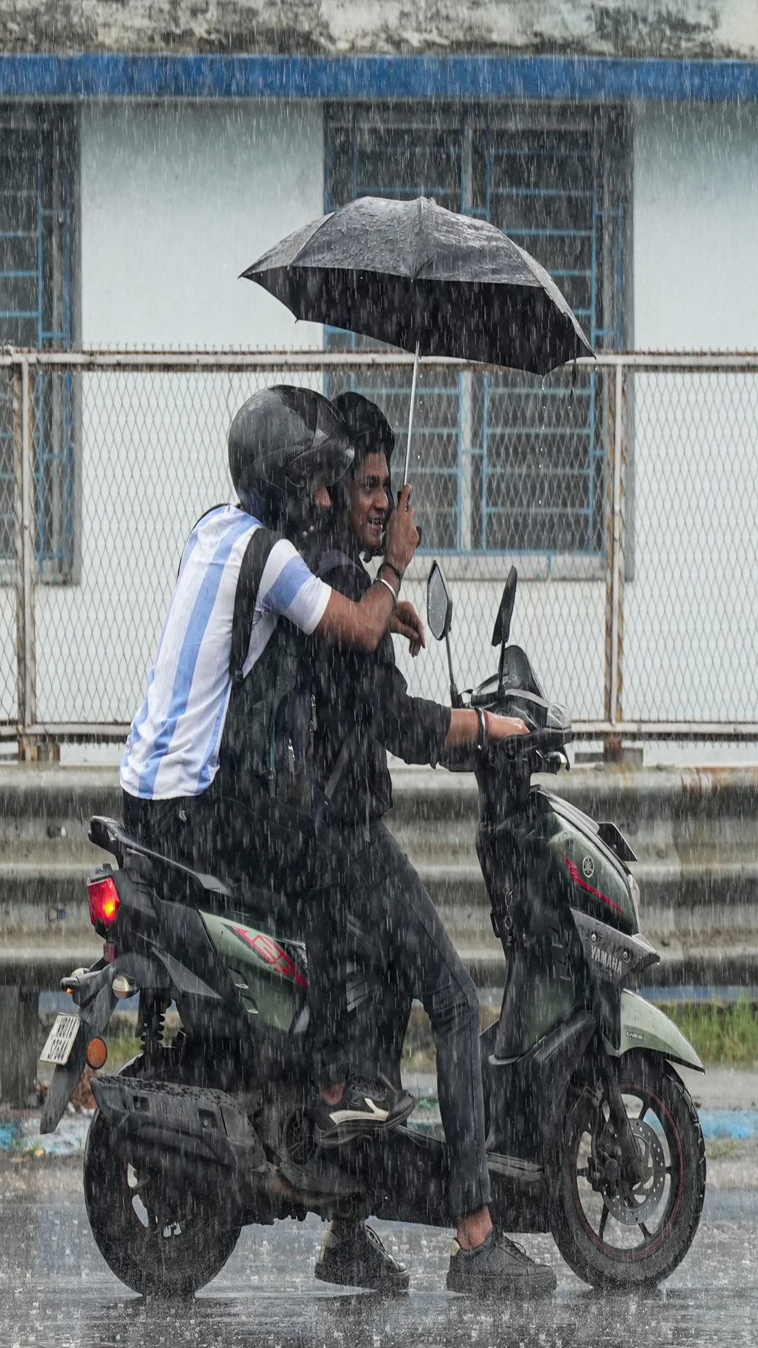 छाता-रेनकोट रखें तैयार, दिल्ली में अगले 4 दिनों तक होगी भारी बारिश