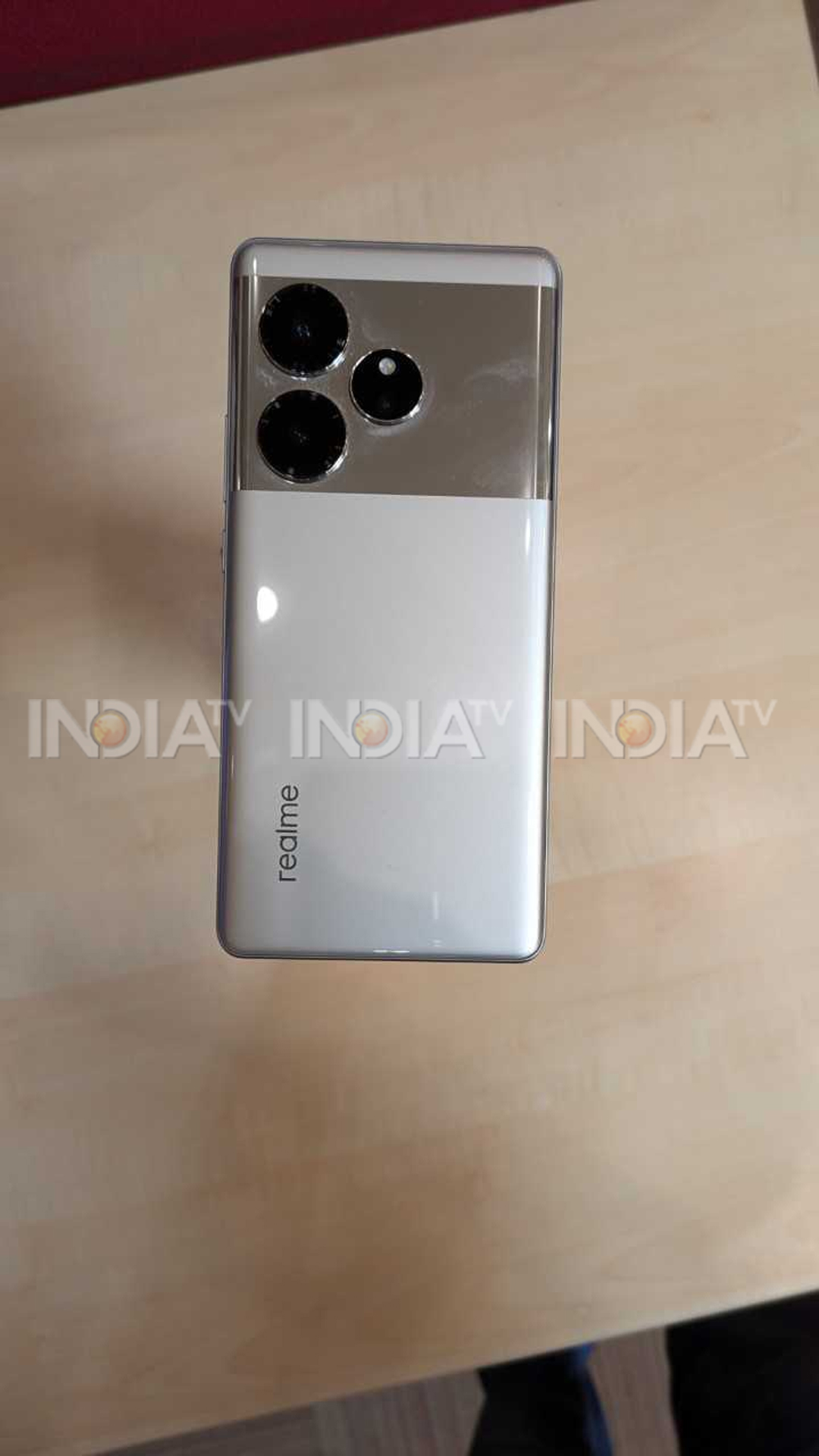 Realme का AI फीचर वाला धांसू फोन भारत में लॉन्च, देखें First Look