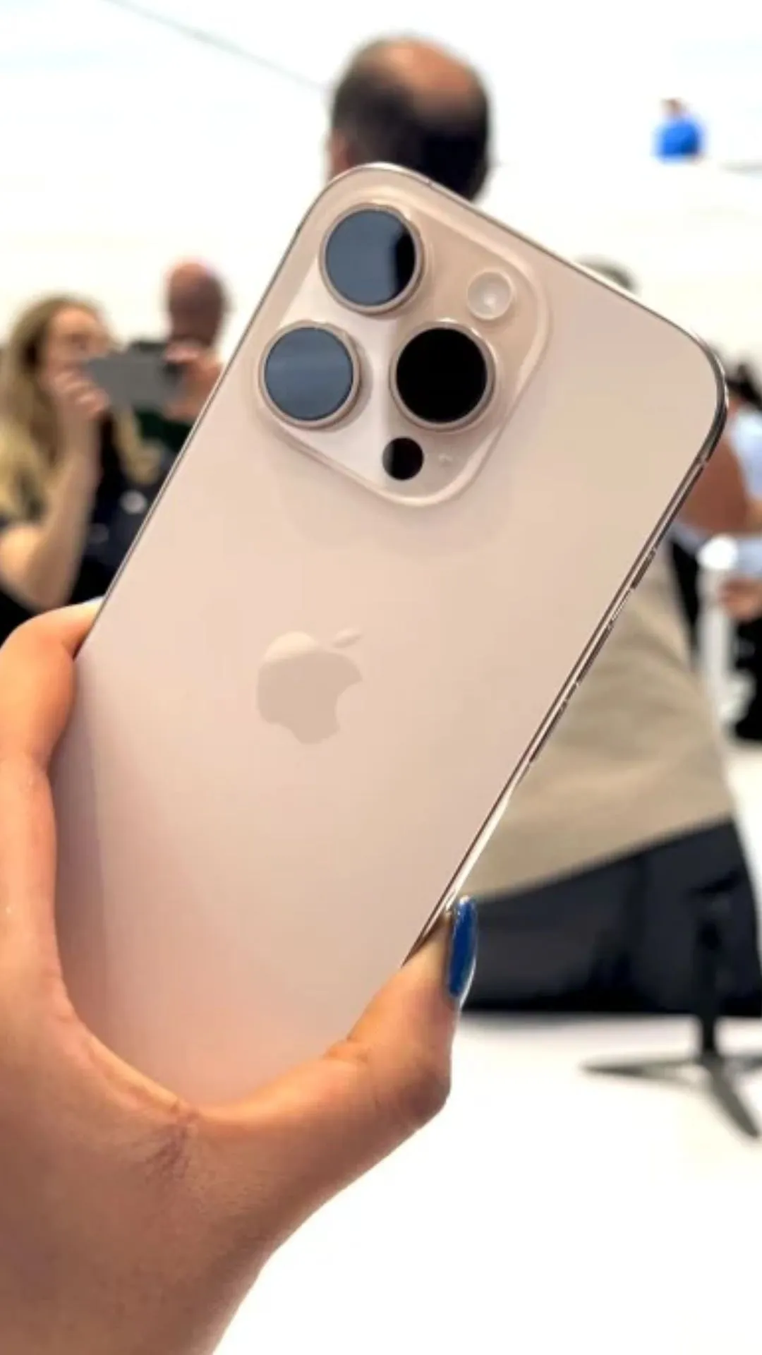 इन देशों में भारत से बहुत कम कीमत में मिल रहा है iPhone 16 Pro Max
