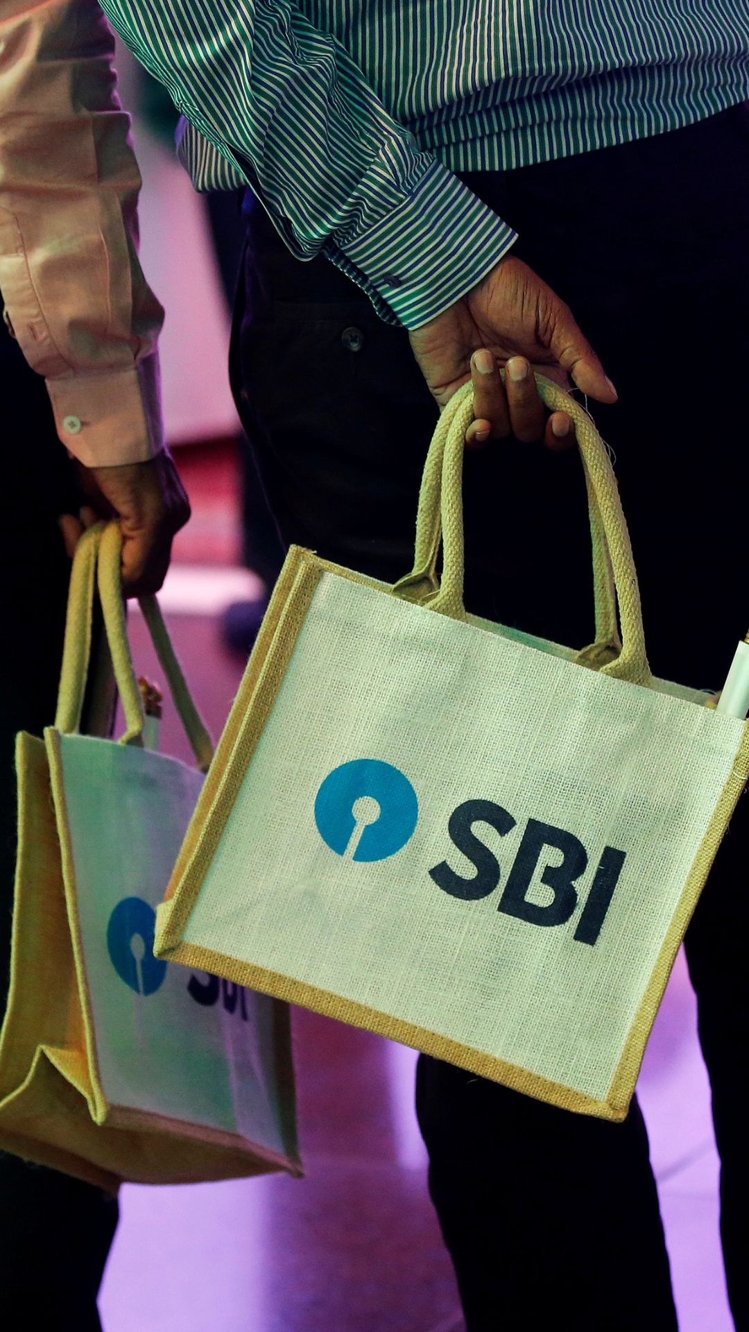 SBI से 3 साल के लिए ₹10,00,000 का कार लोन लें तो हर महीने कितनी जाएगी EMI