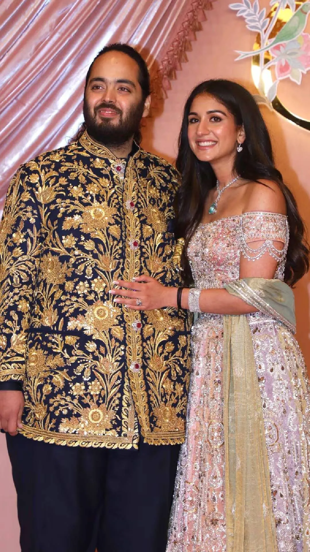 पहली बार छन्नी से अनंत अंबानी का चेहरा देखेंगी राधिका, ये सितारे भी मनाएंगे पहला करवाचौथ