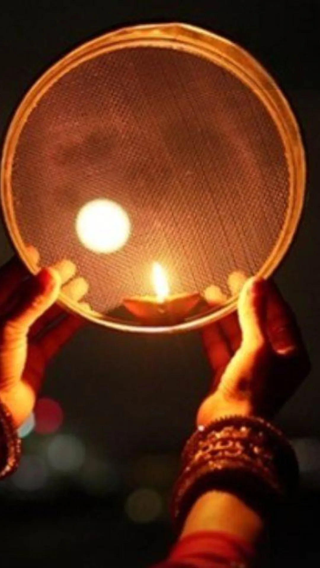 करवा चौथ के दिन चंद्रमा को देखकर व्रत क्यों खोलते हैं? जानें कारण