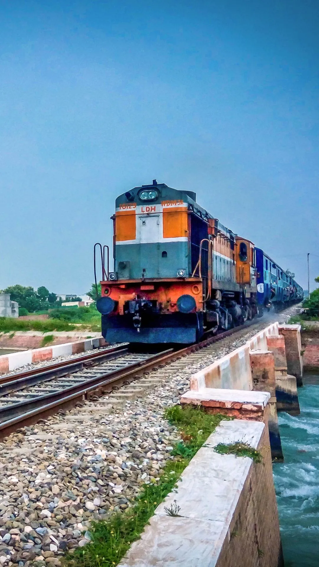 बता दें कि18000 से ज्यादा ALP पदों पर भर्ती के लिए CBT 1 परीक्षा नवंबर लास्ट में होनी है। 