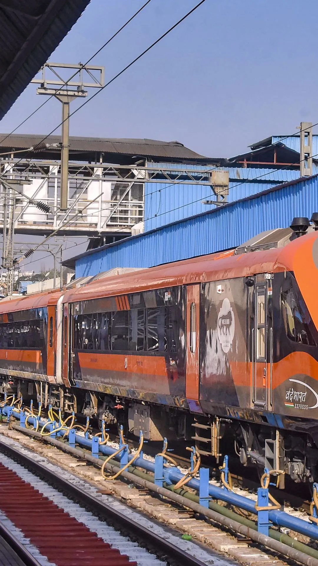 इनमें, डियरनेस अलाउंस(DA), ट्रेवल अलाउंस(TA), HRA, आदि शामिल हैं। 