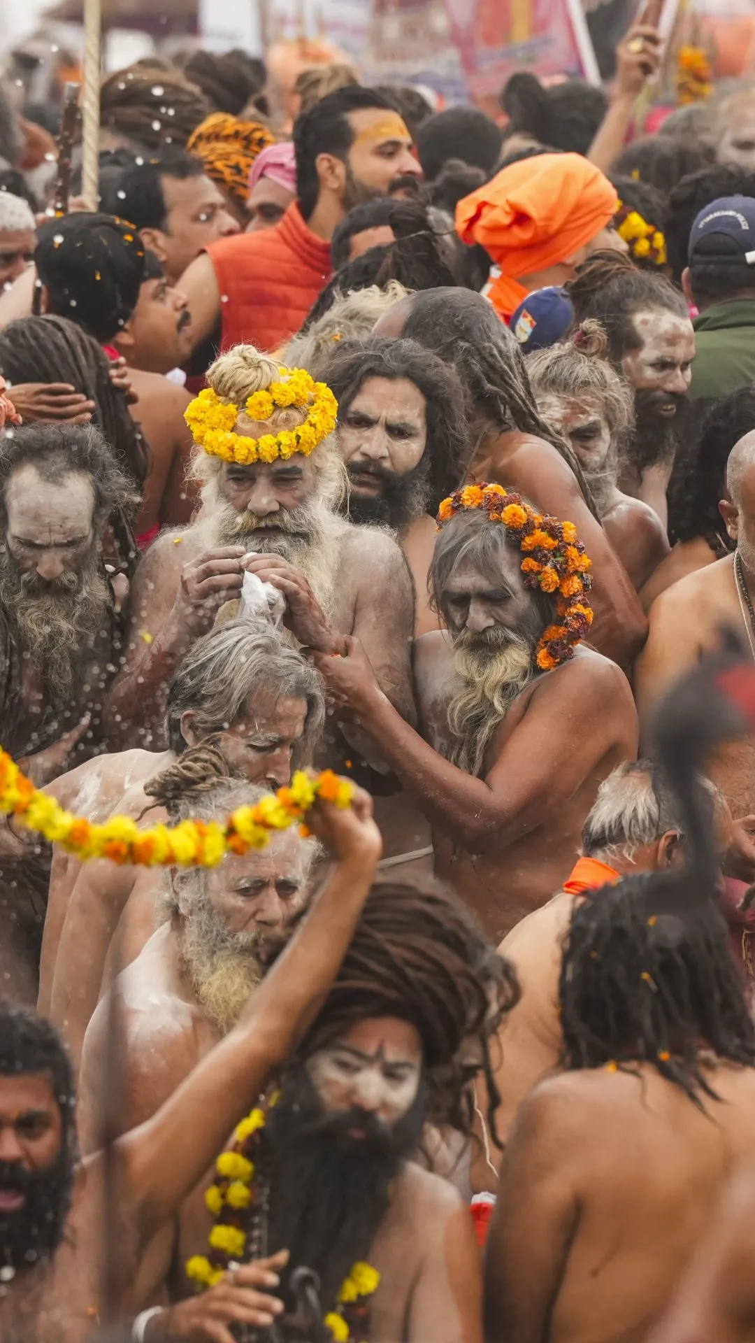 नागा साधुओं के अखाड़ों में होते हैं कितने पद? जानें
