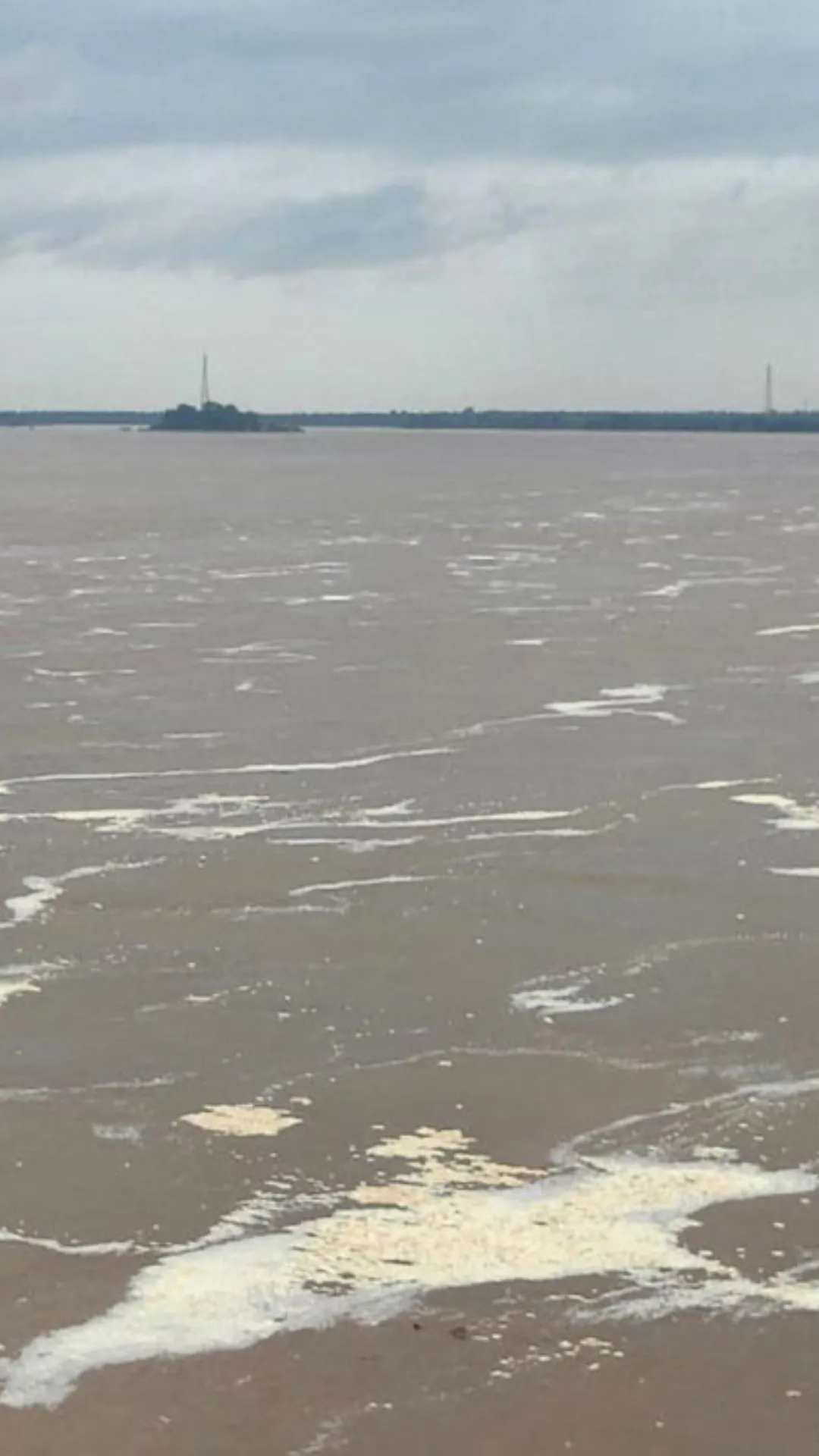 दुनिया में कहां है उल्टी दिशा में बहने वाली नदी?