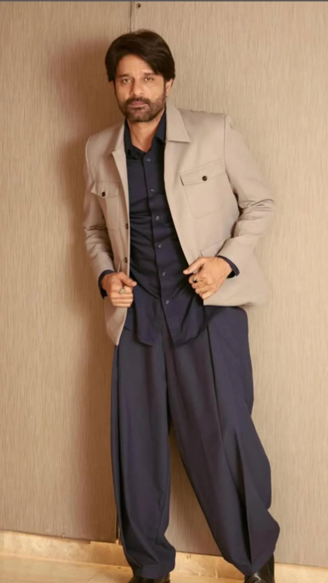 'हाथीराम' के स्टाइलिश लुक पर फिदा हुए फैन, तारीफों के बांधे पुल