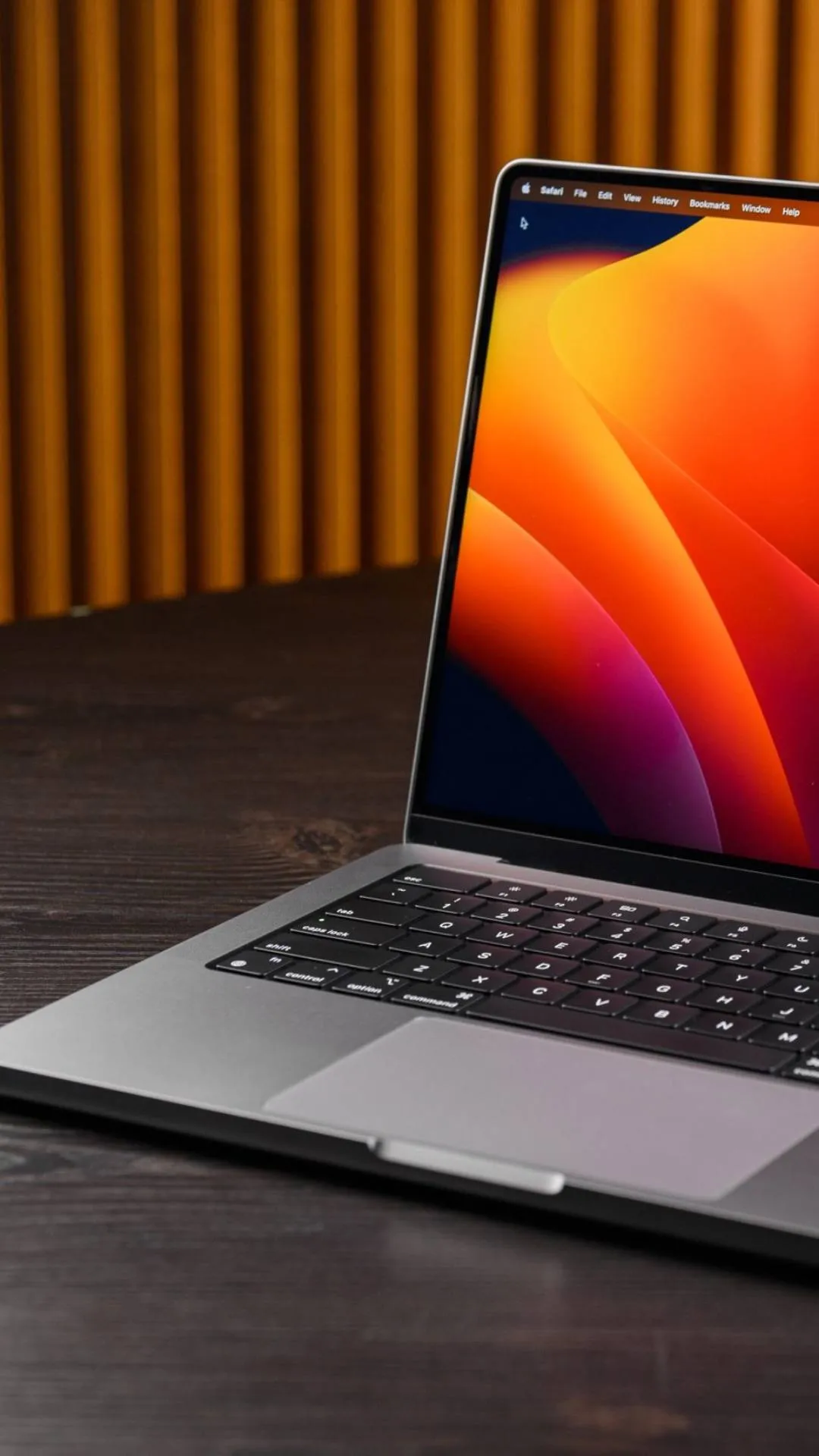 Apple के महंगे MacBook में टच-स्क्रीन क्यों नहीं होता है?