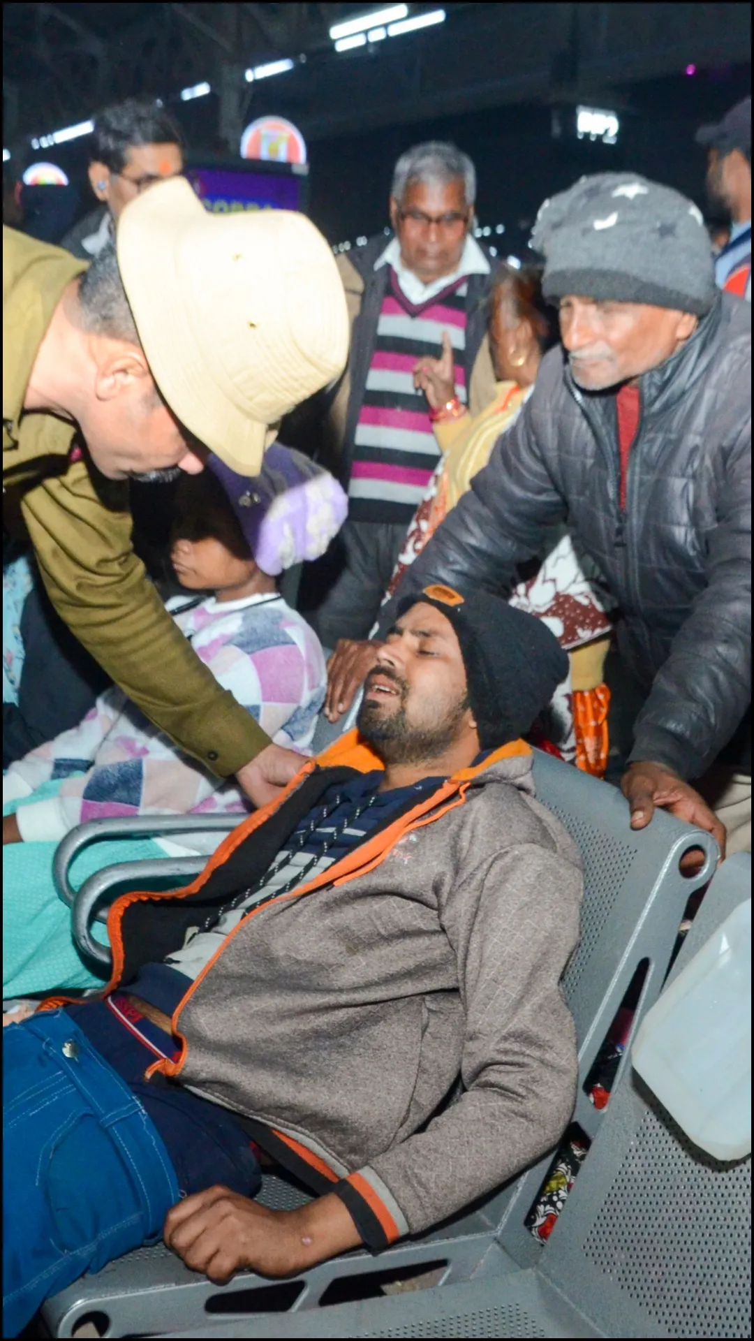 Mahakumbh: भगदड़ मचने पर कैसे बचाएं जान?