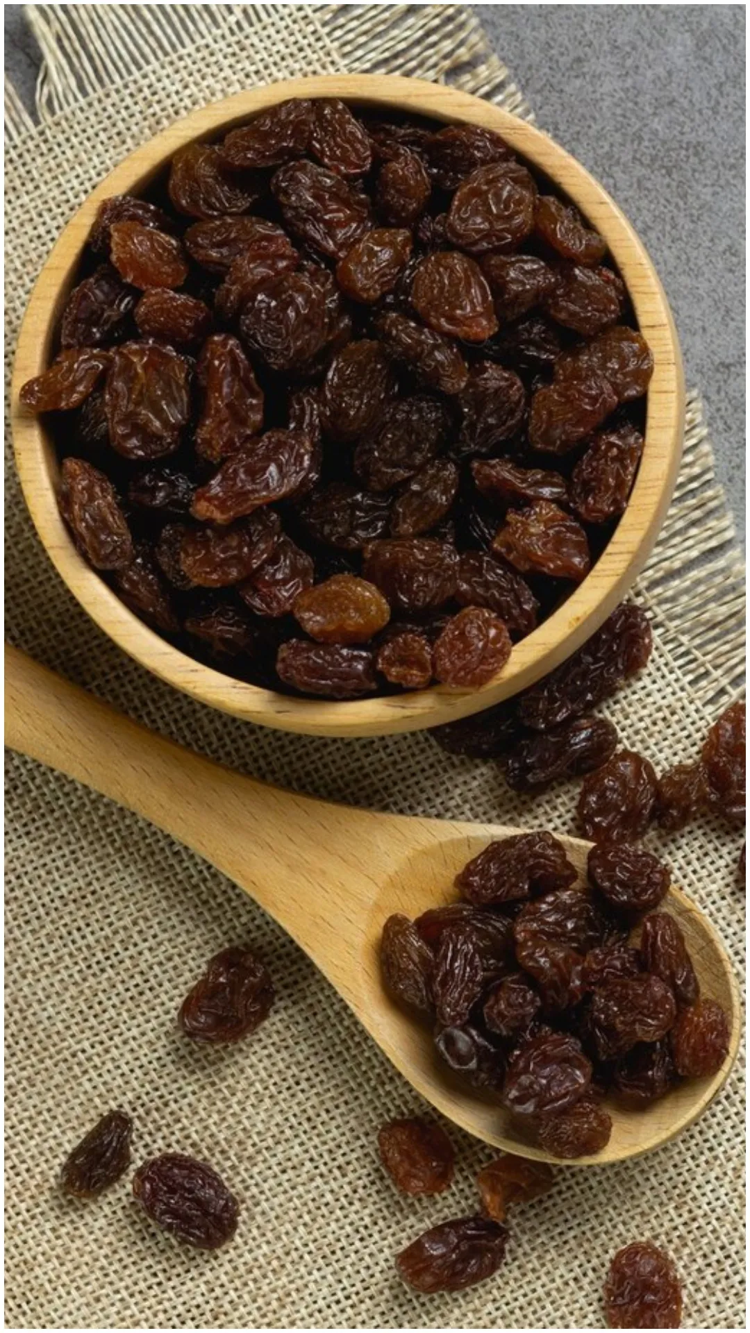 एक दिन में कितने मुनक्के खाने चाहिए?