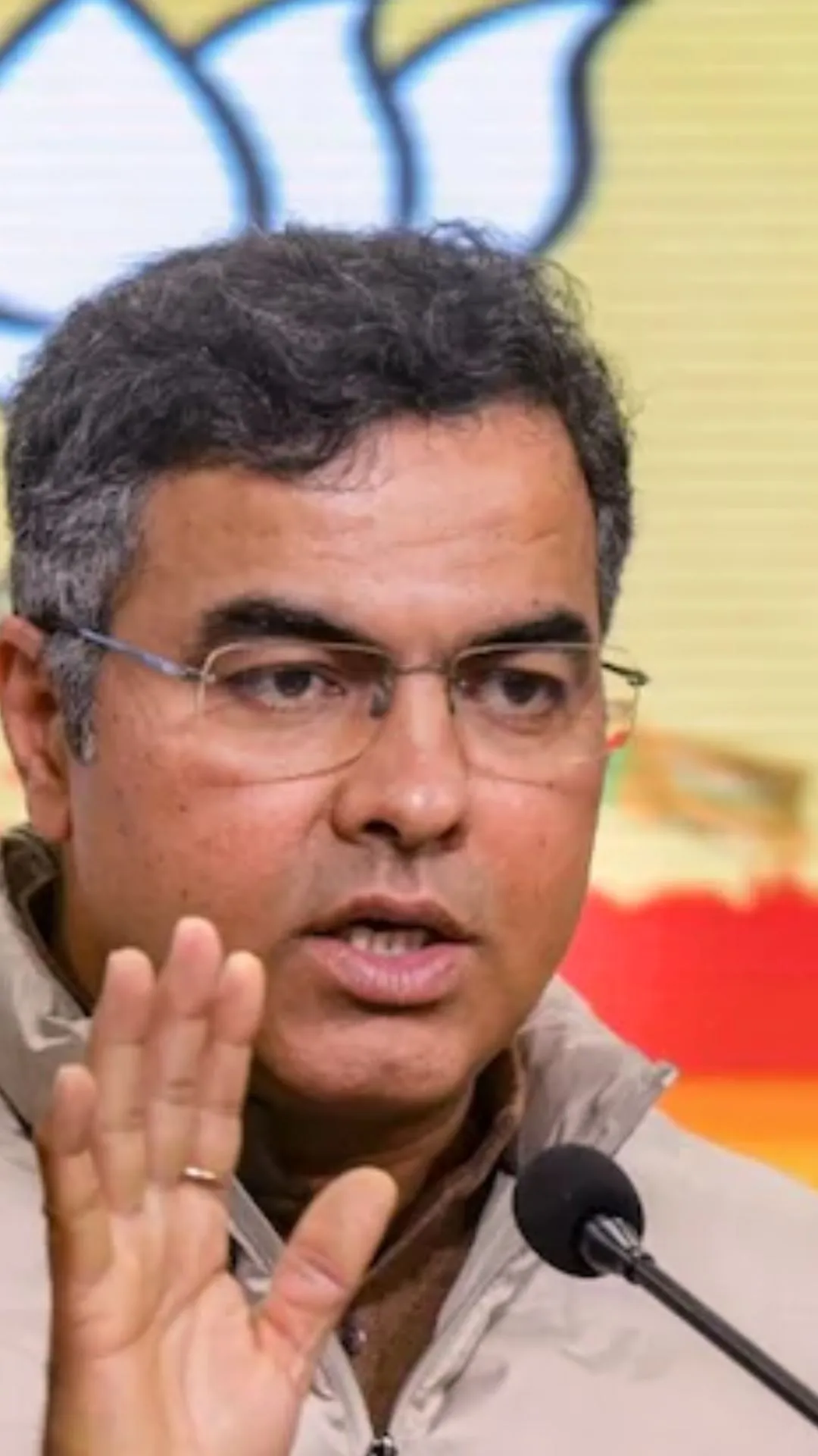 कितने पढ़े लिखे हैं अरविंद केजरीवाल को हराने वाले प्रवेश वर्मा?