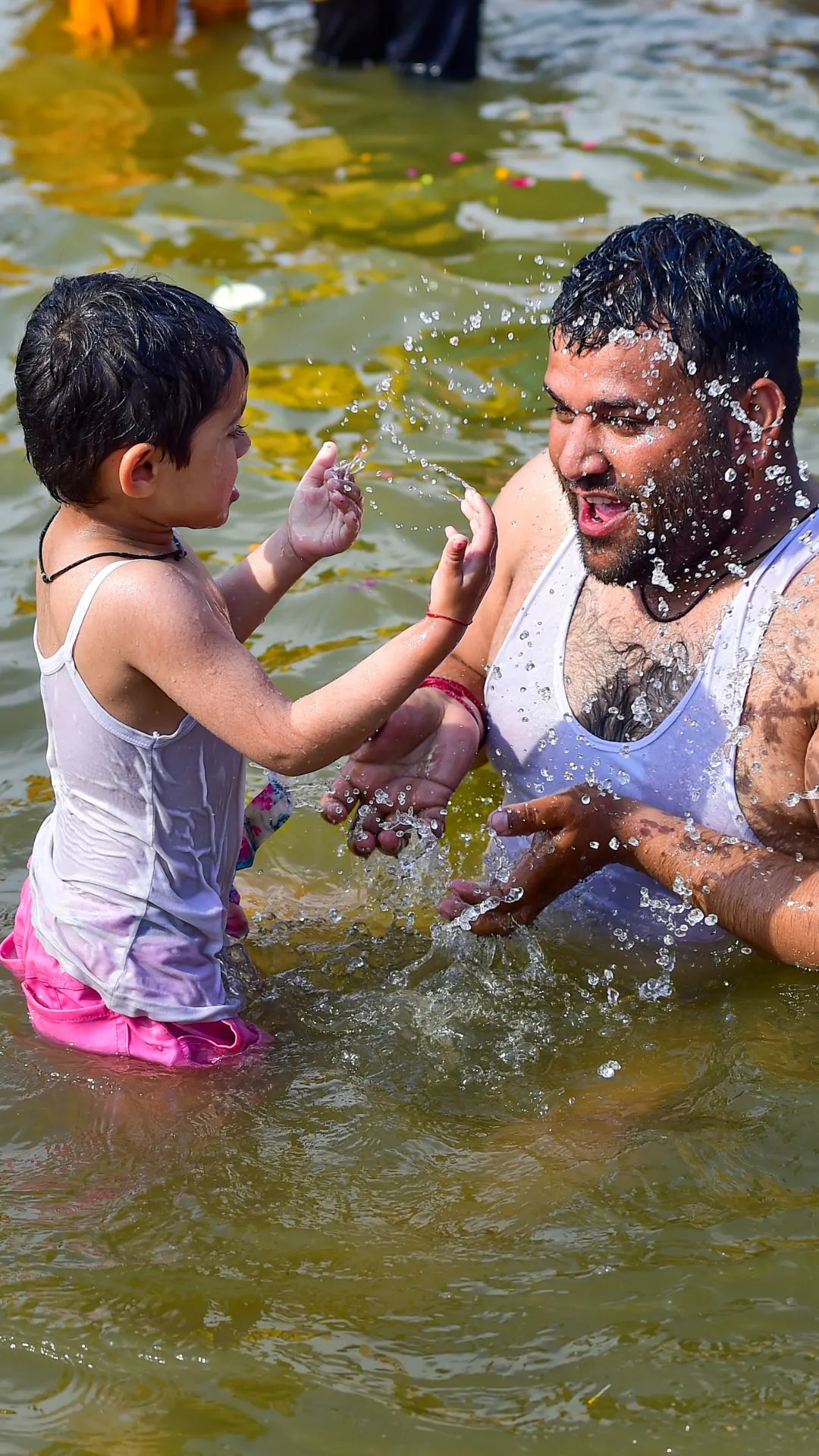 संगम पर सनातन की अद्भुत झांकी, महाकुंभ के आखिरी दिन की शानदार तस्वीरें आईं सामने
