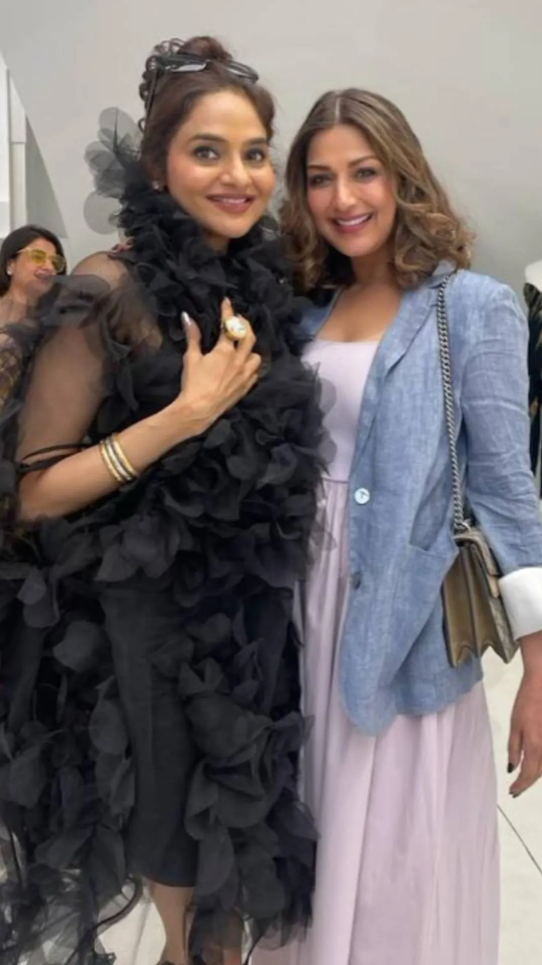 जूही चावला की देवरानी को जानते हैं? अजय-अक्षय की रह चुकी है हीरोइन, हेमा मालिनी से है ये नाता