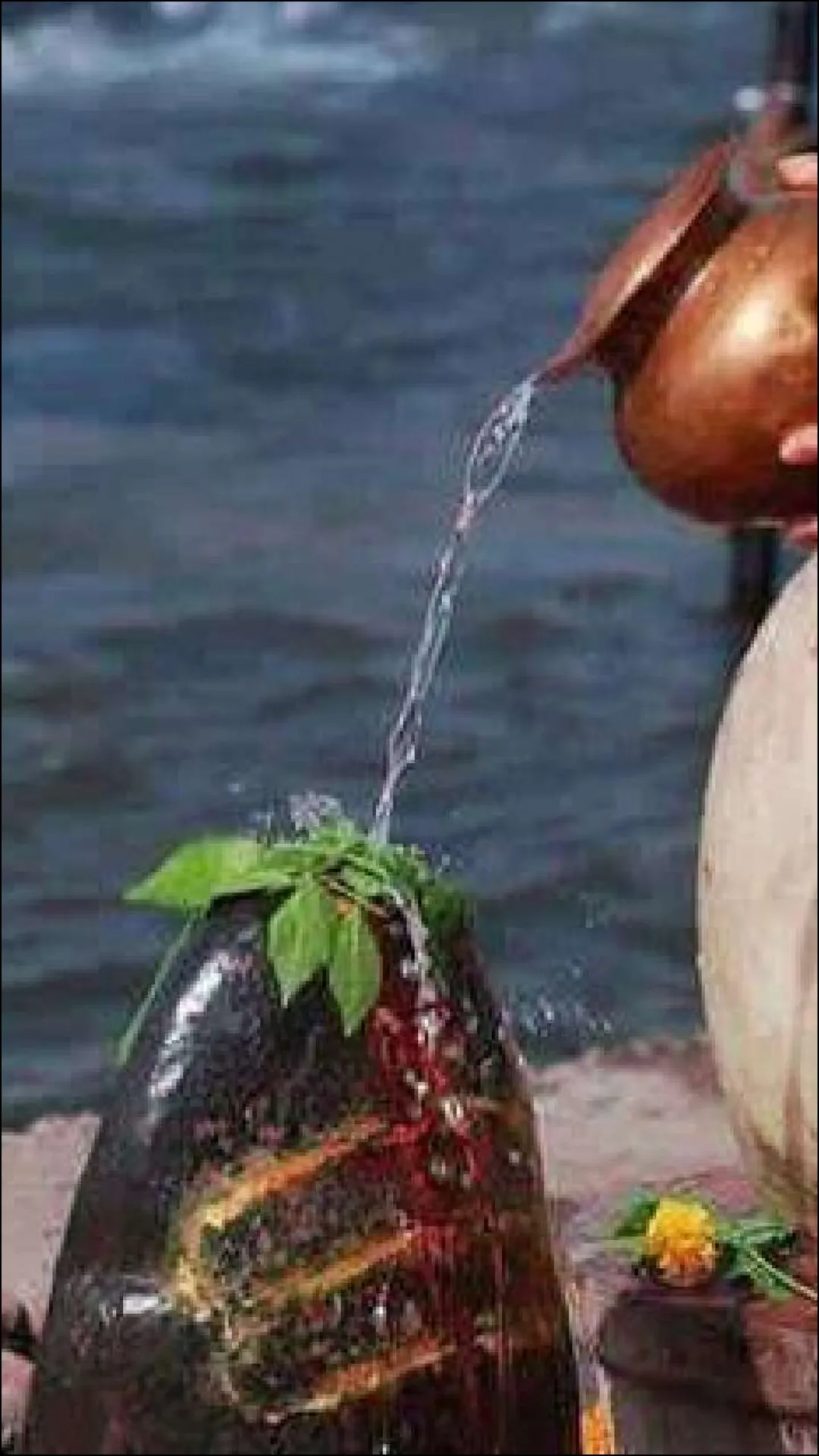 शिवलिंग पर कितने बेलपत्र चढ़ाने चाहिए? जानें