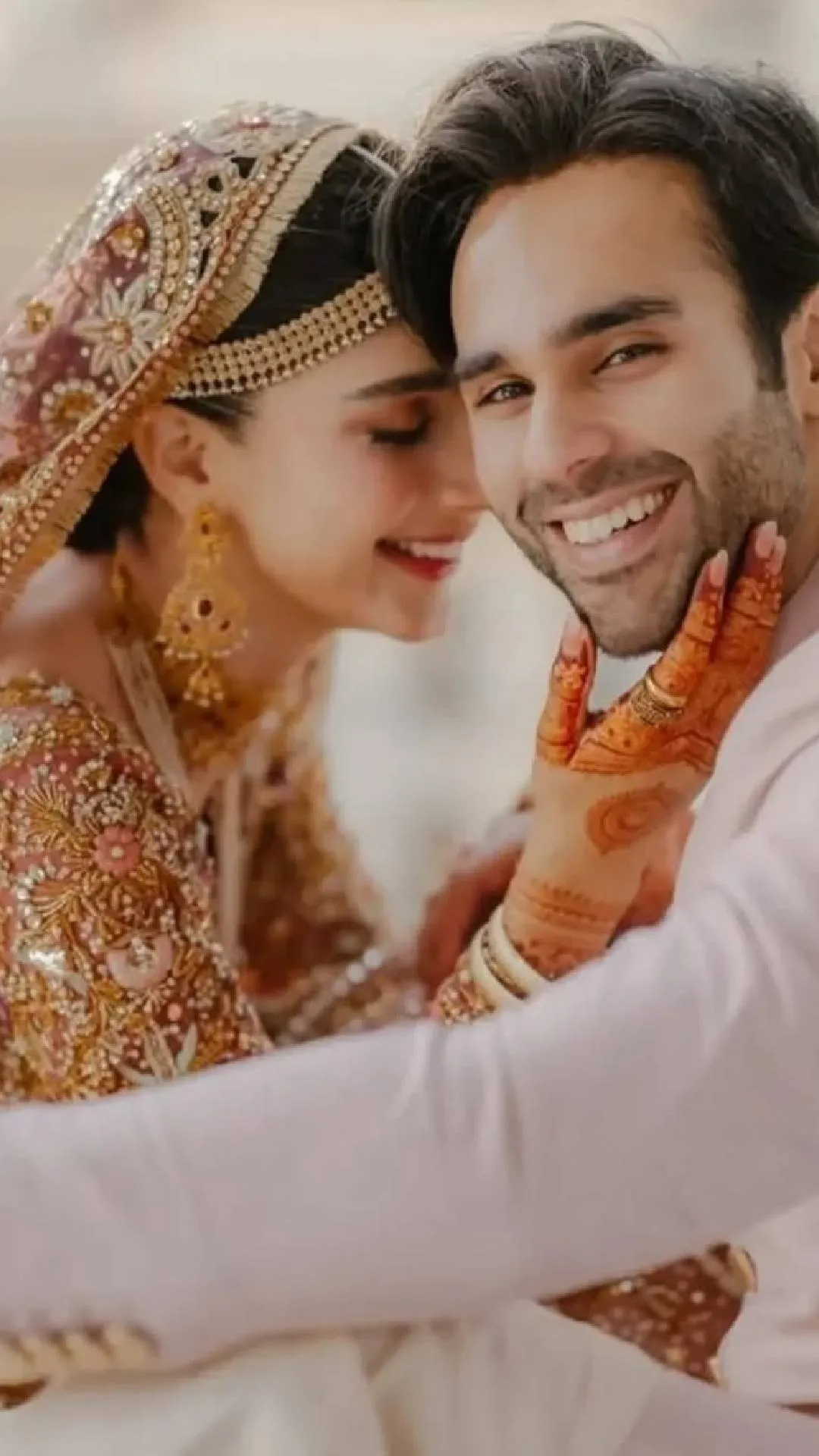 'सनम तेरी कसम' की सरस्वती को मिला लैला, तस्वीरों में दिखा रॉयल अंदाज